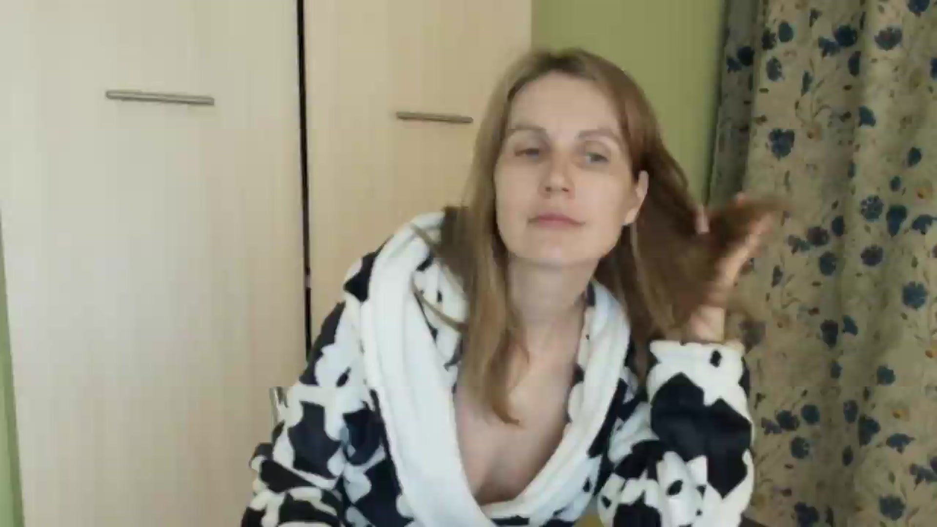 Gallery image thumbnail from HalynatheBest's myfreecams stream on, 05/05/2026, 20:46 image 4 of 20