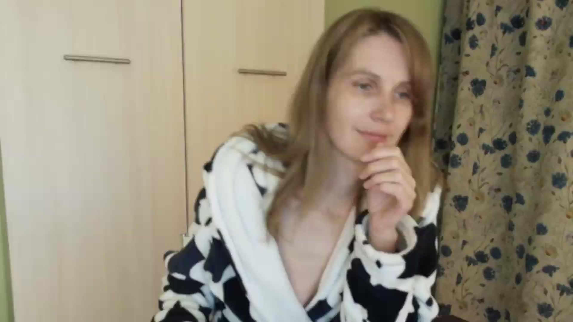 Gallery image thumbnail from HalynatheBest's myfreecams stream on, 05/05/2026, 20:46 image 19 of 20