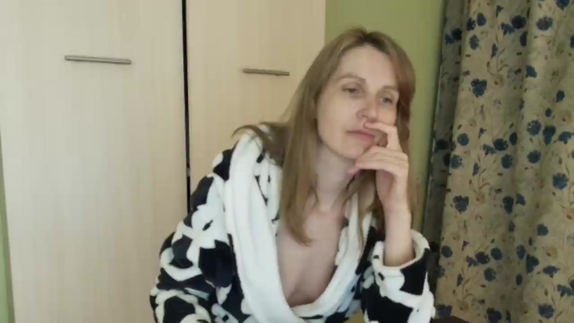 Gallery image thumbnail from HalynatheBest's myfreecams stream on, 05/05/2026, 20:46 image 2 of 20