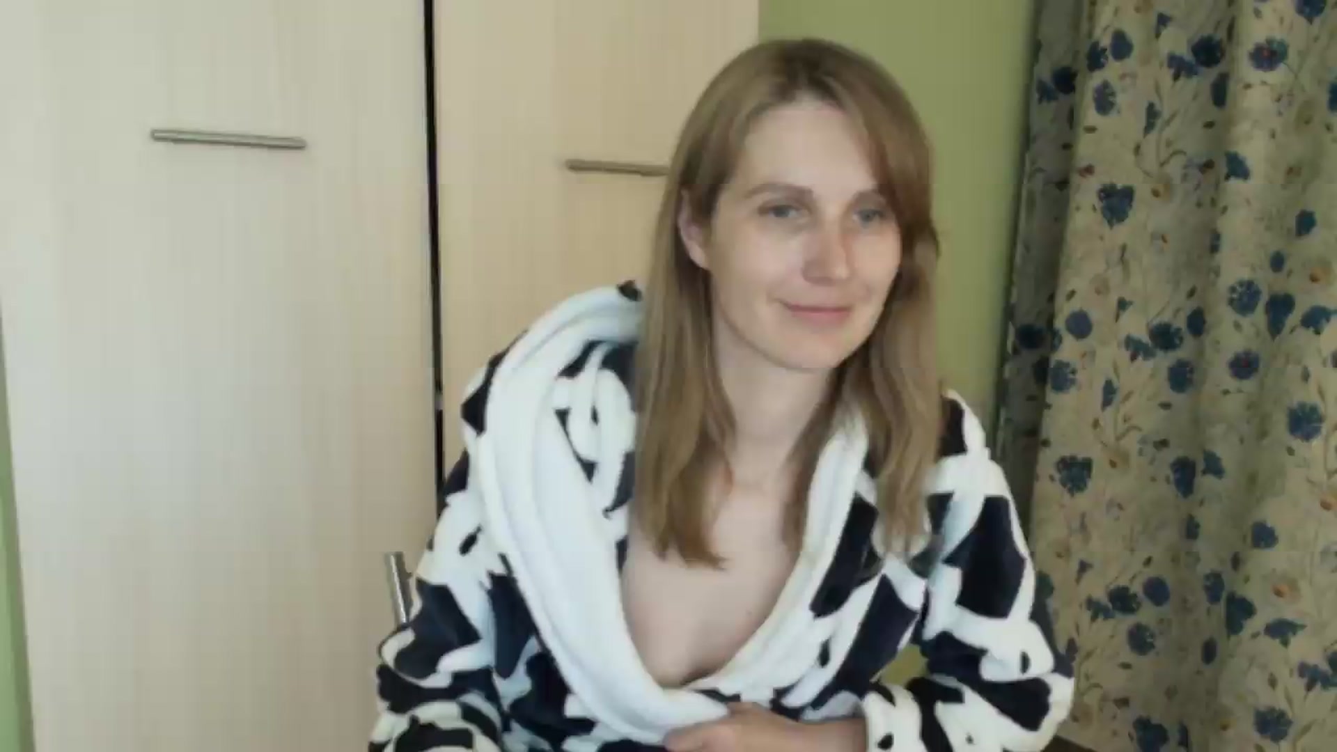 Gallery image thumbnail from HalynatheBest's myfreecams stream on, 05/05/2026, 20:46 image 9 of 20
