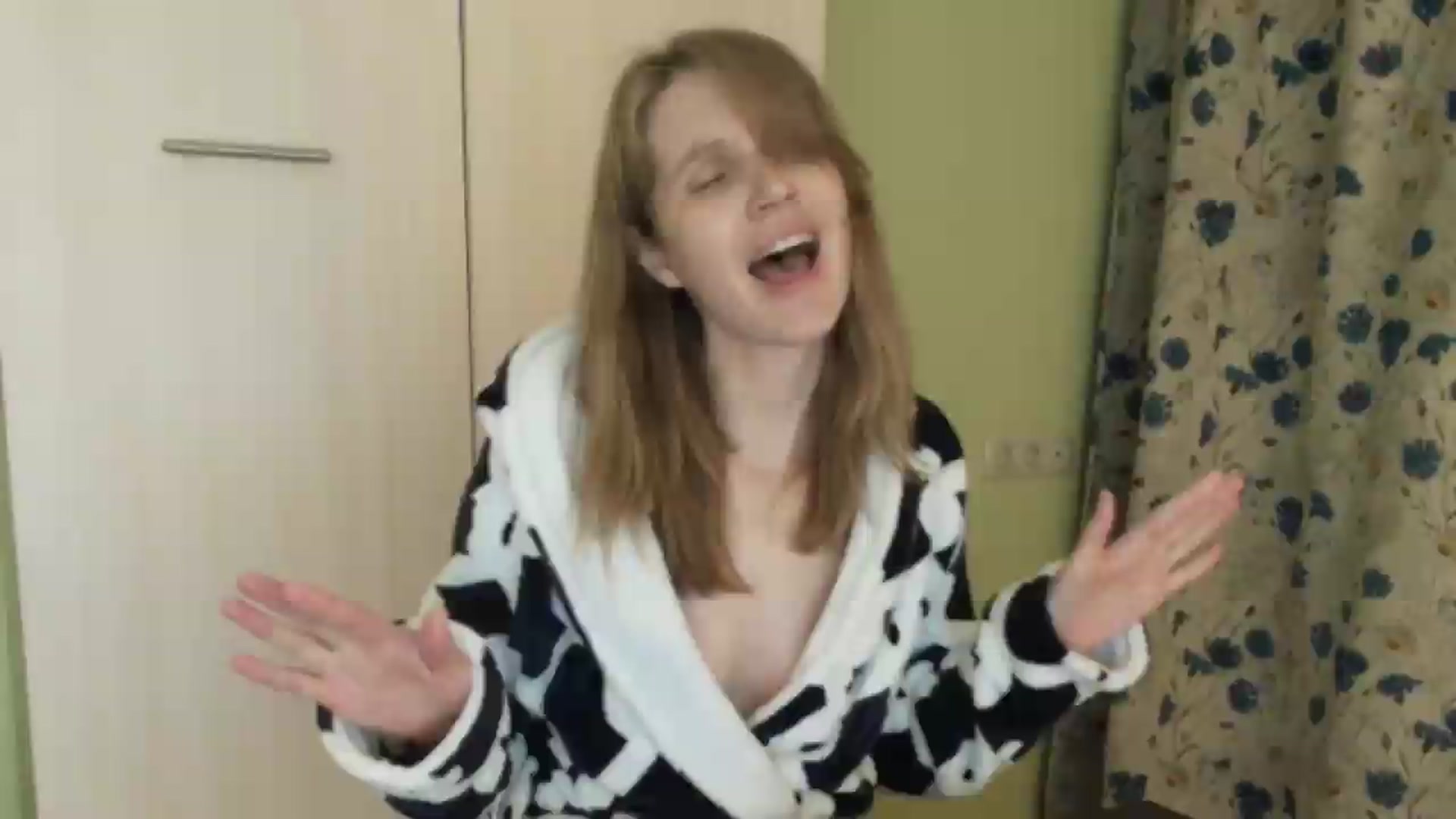 Gallery image thumbnail from HalynatheBest's myfreecams stream on, 05/05/2026, 20:46 image 14 of 20