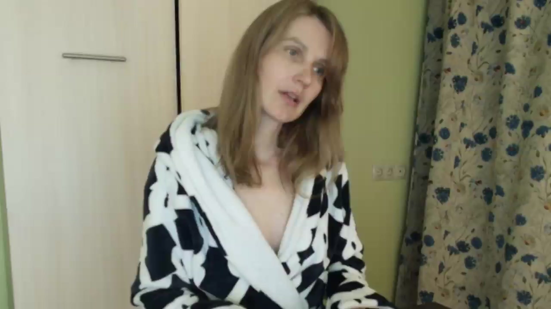Gallery image thumbnail from HalynatheBest's myfreecams stream on, 05/05/2026, 20:46 image 1 of 20