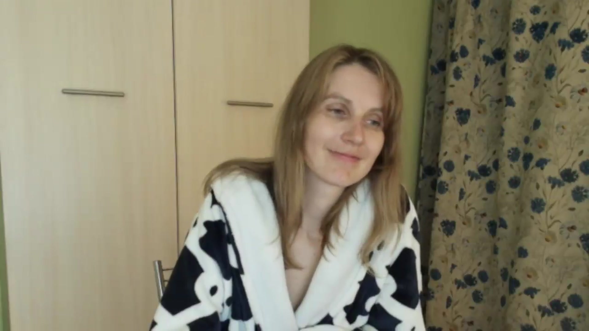 Gallery image thumbnail from HalynatheBest's myfreecams stream on, 05/05/2026, 21:54 image 8 of 20