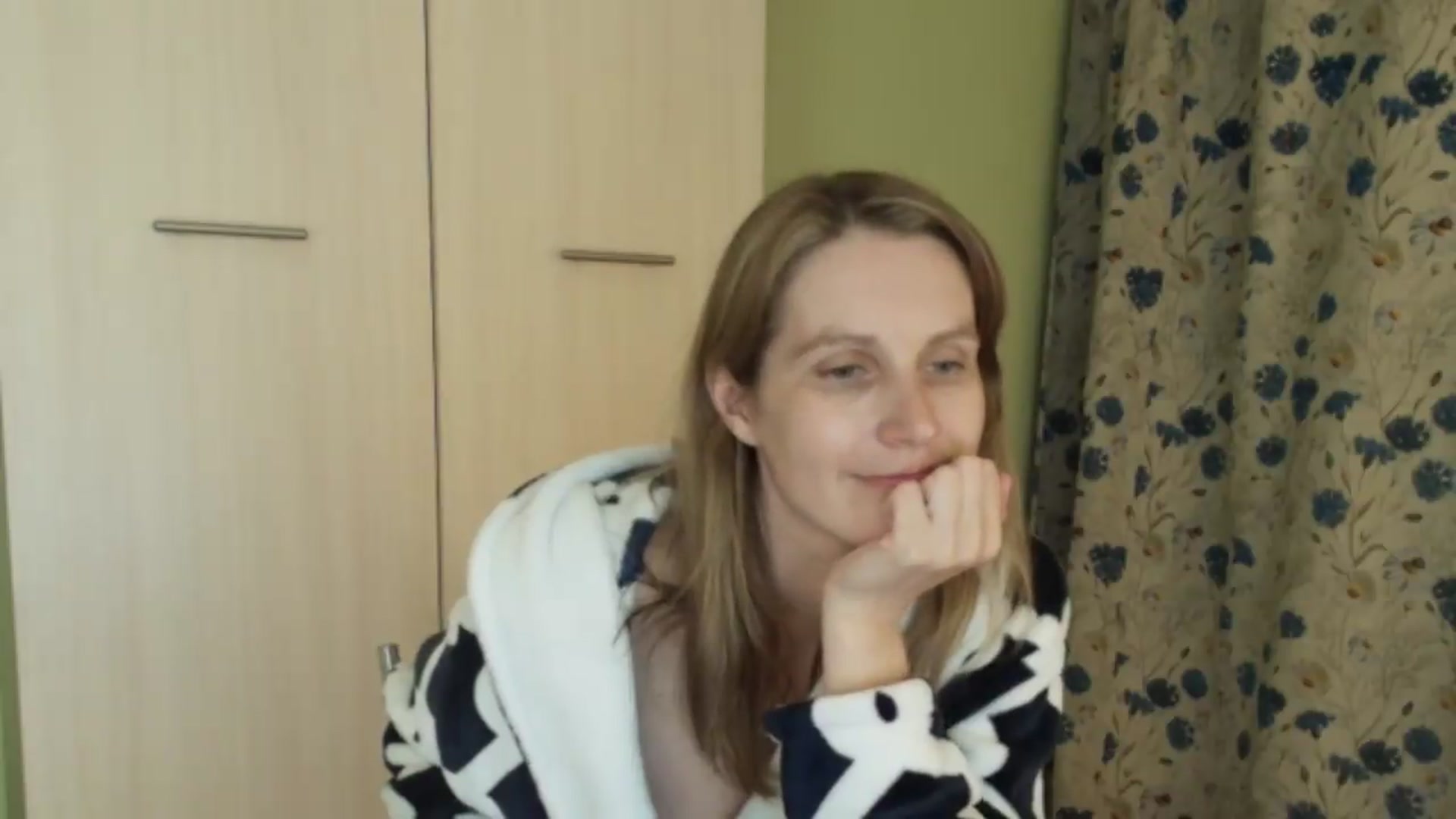 Gallery image thumbnail from HalynatheBest's myfreecams stream on, 05/05/2026, 21:54 image 14 of 20