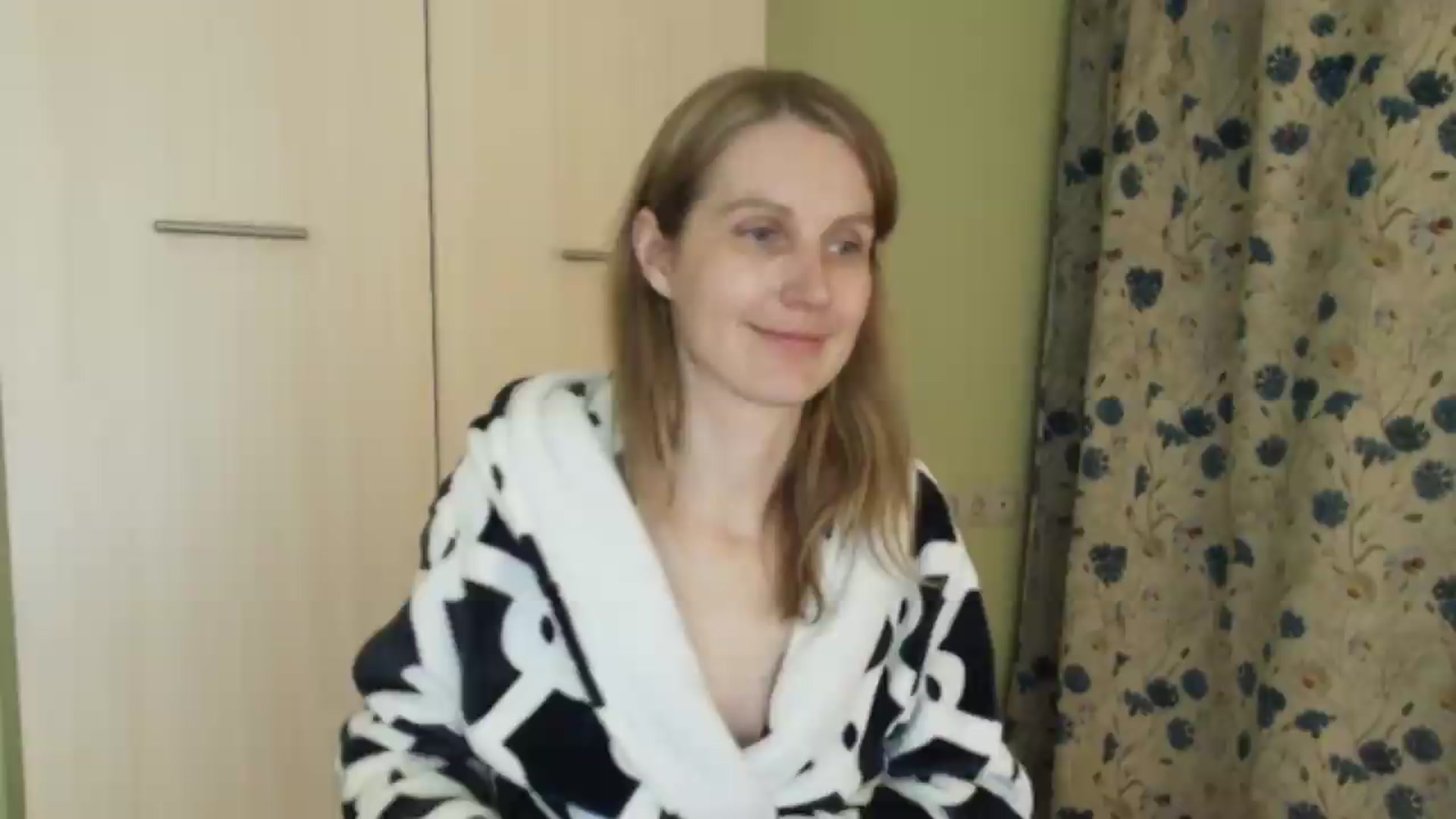 Gallery image thumbnail from HalynatheBest's myfreecams stream on, 05/05/2026, 21:54 image 1 of 20