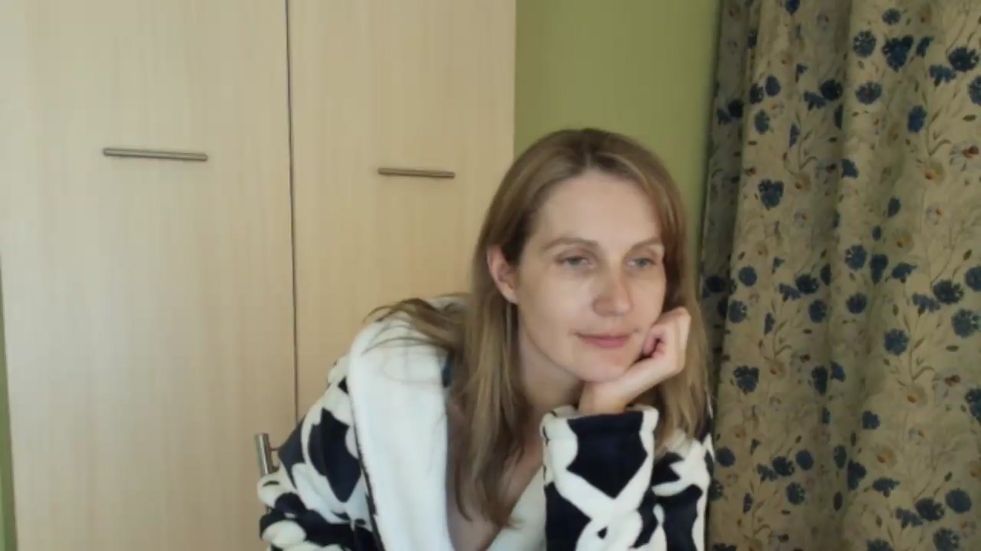 Gallery image thumbnail from HalynatheBest's myfreecams stream on, 05/05/2026, 21:54 image 10 of 20
