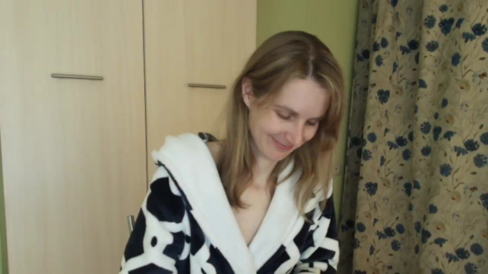 Gallery image thumbnail from HalynatheBest's myfreecams stream on, 05/05/2026, 21:54 image 16 of 20