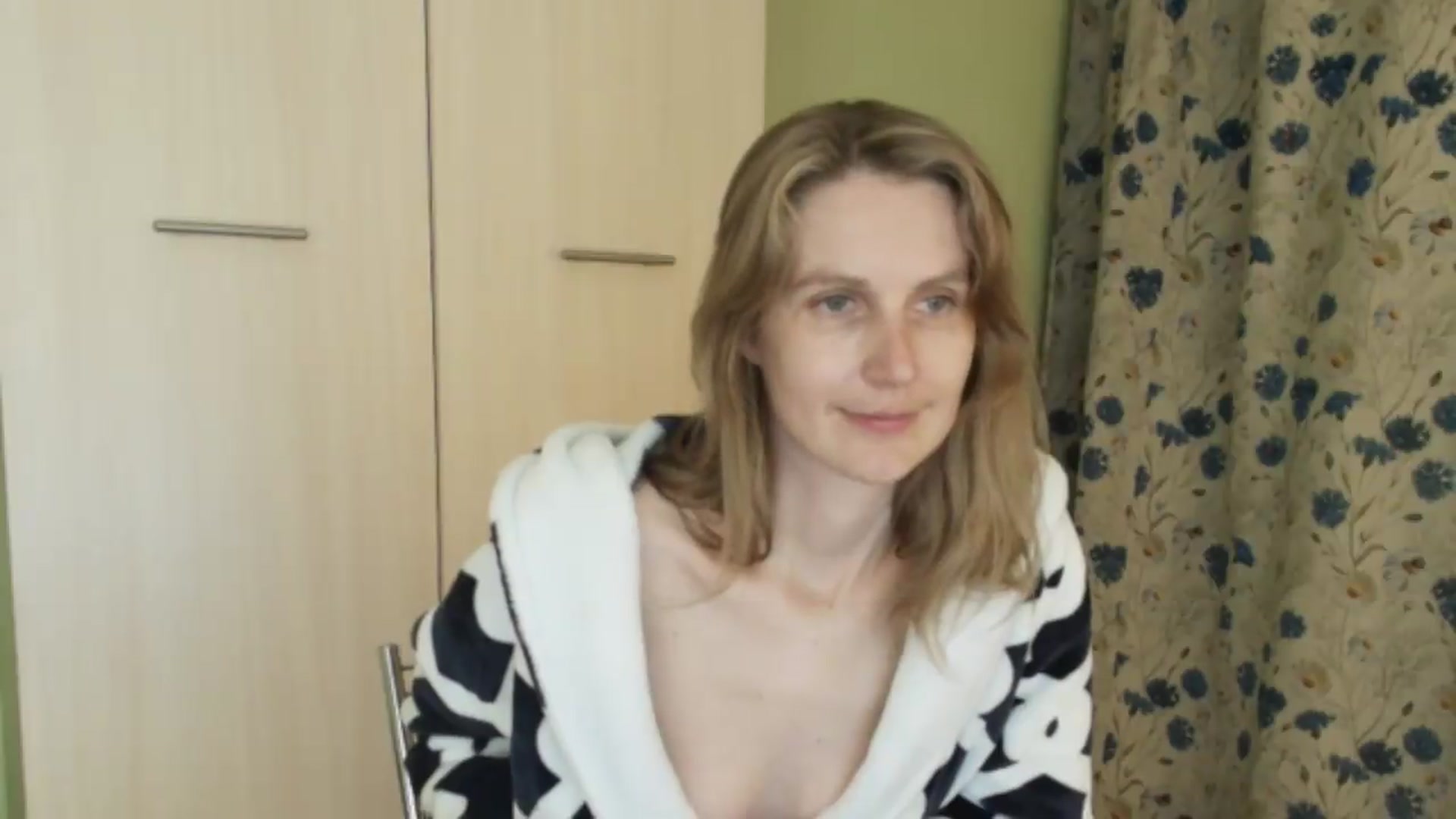 Gallery image thumbnail from HalynatheBest's myfreecams stream on, 05/05/2026, 21:54 image 3 of 20