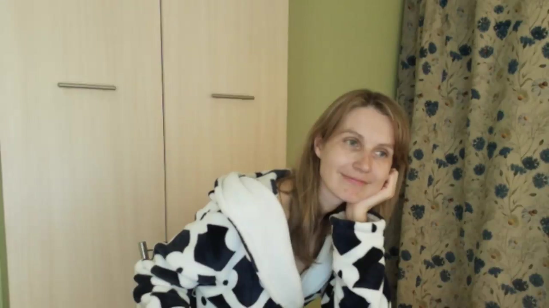 Gallery image thumbnail from HalynatheBest's myfreecams stream on, 05/05/2026, 21:54 image 19 of 20