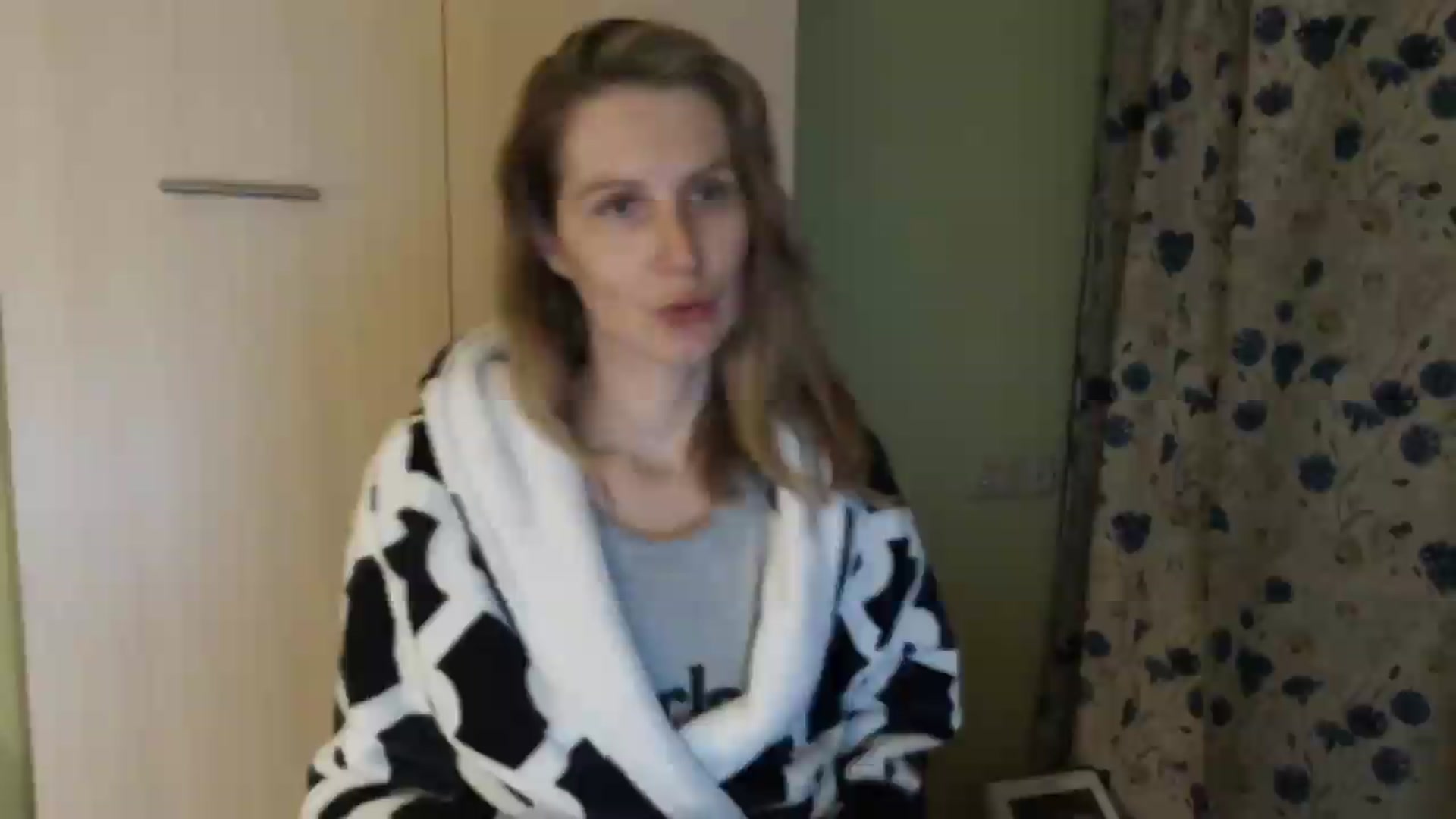 Gallery image thumbnail from HalynatheBest's myfreecams stream on, 05/15/2026, 21:10 image 4 of 20