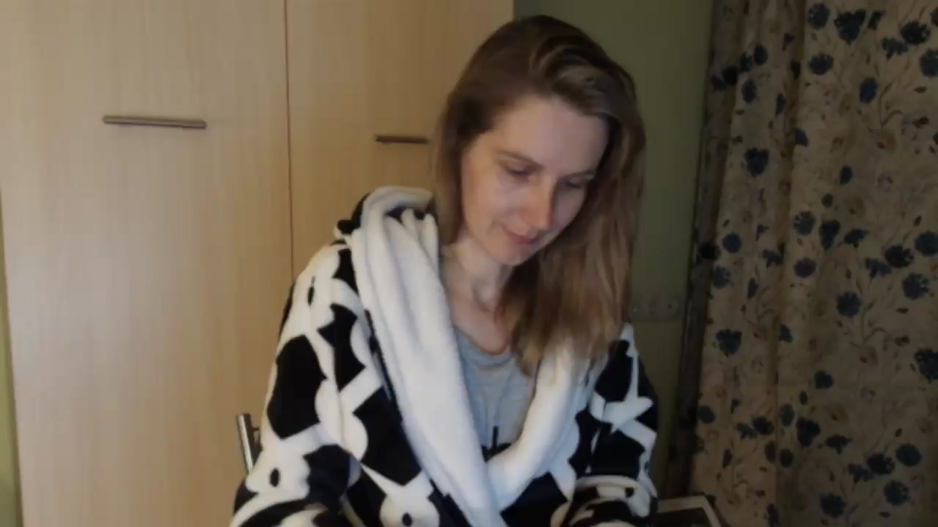 Gallery image thumbnail from HalynatheBest's myfreecams stream on, 05/15/2026, 21:10 image 2 of 20