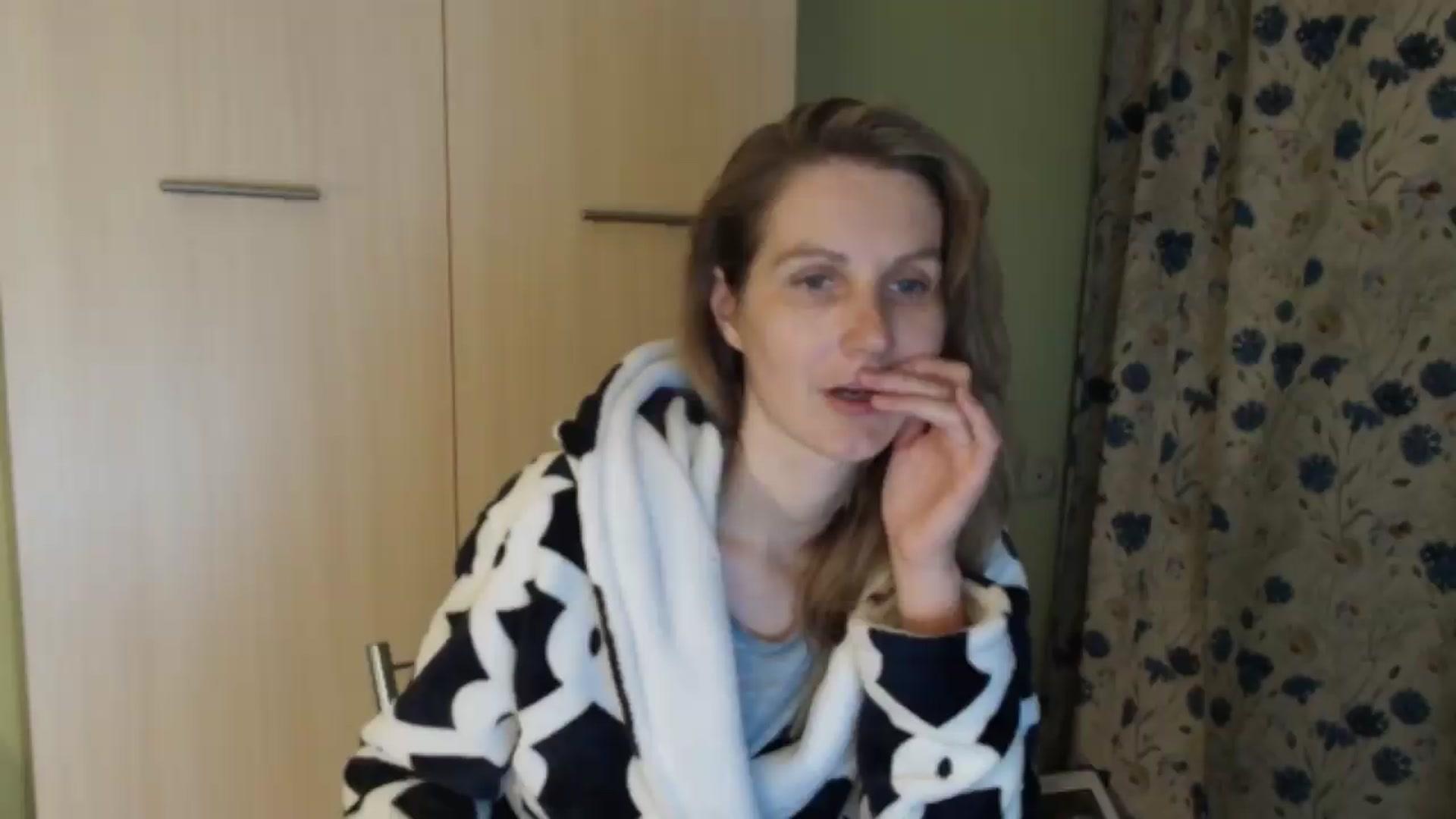 Gallery image thumbnail from HalynatheBest's myfreecams stream on, 05/15/2026, 21:10 image 1 of 20