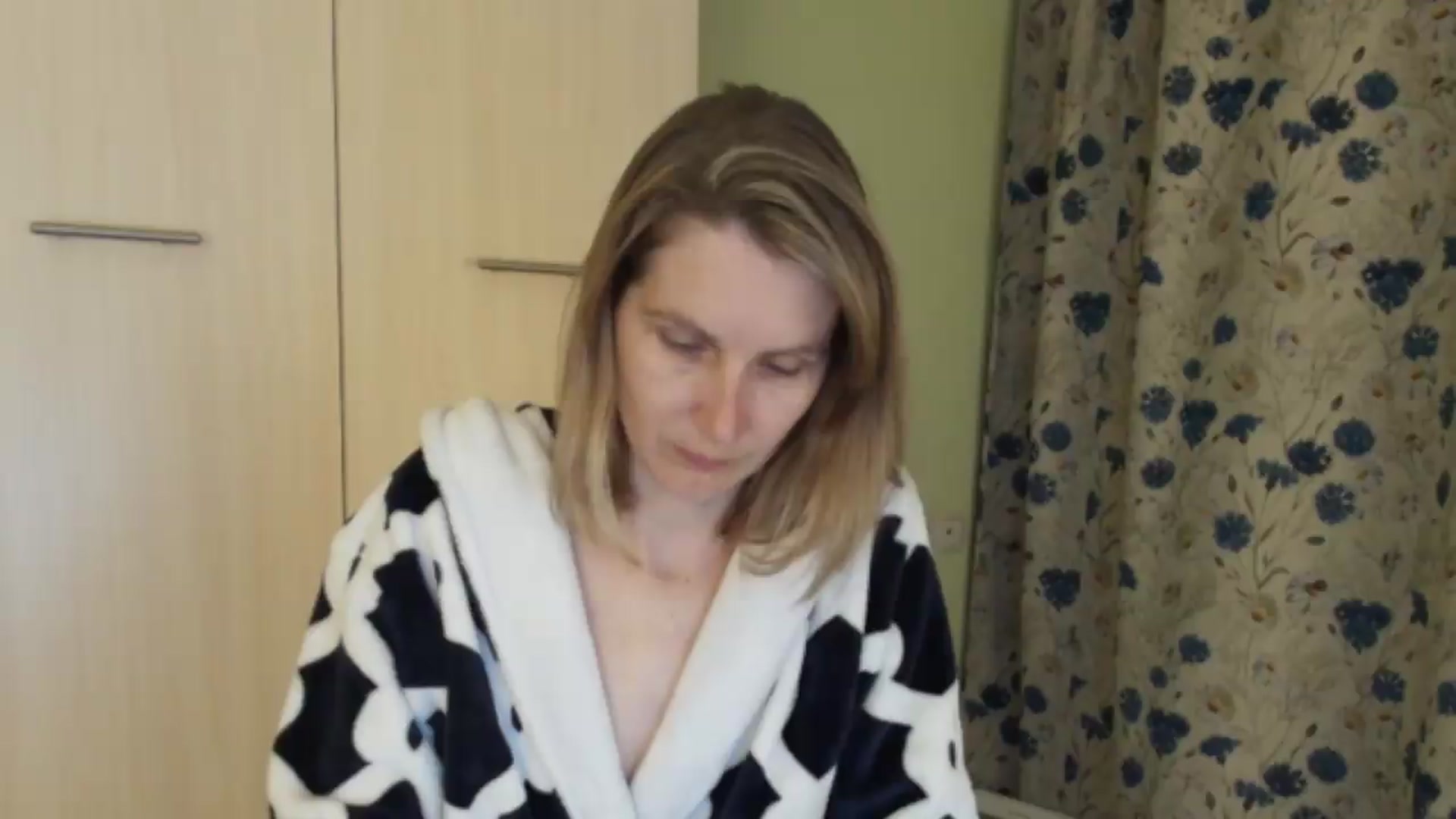 Gallery image thumbnail from HalynatheBest's myfreecams stream on, 05/26/2026, 20:10 image 16 of 20