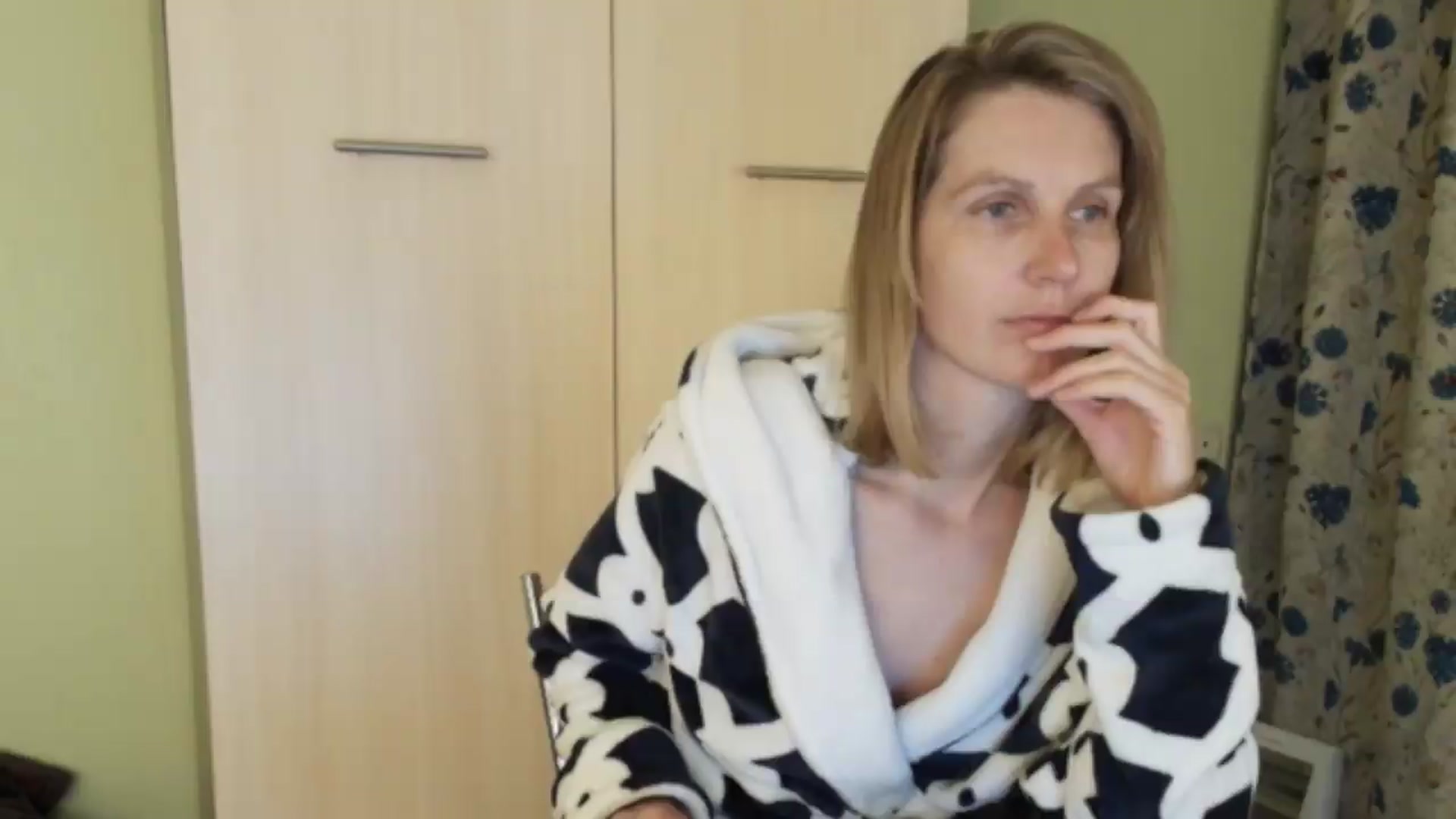 Gallery image thumbnail from HalynatheBest's myfreecams stream on, 05/26/2026, 20:10 image 3 of 20