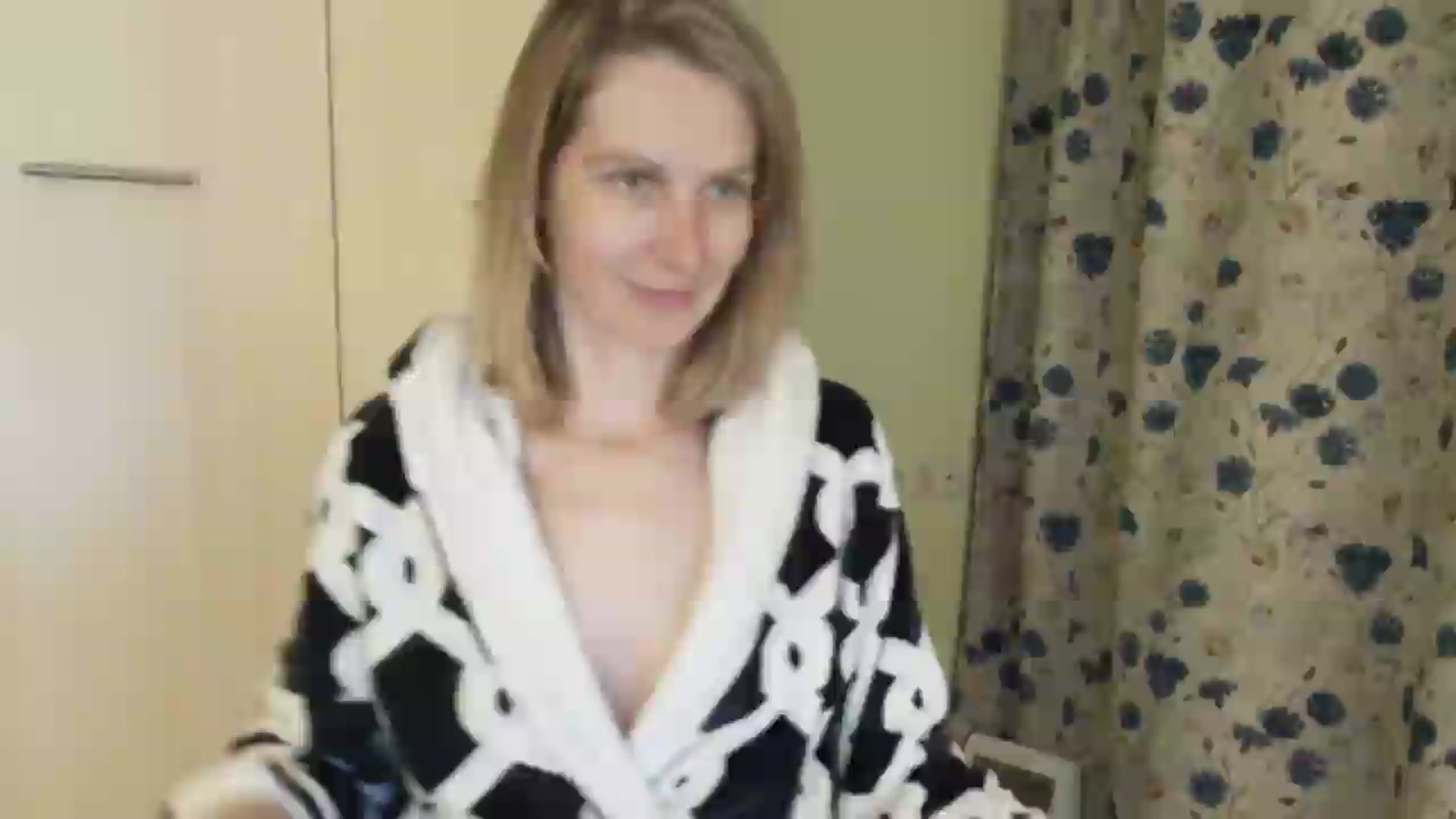 Gallery image thumbnail from HalynatheBest's myfreecams stream on, 05/26/2026, 20:10 image 7 of 20