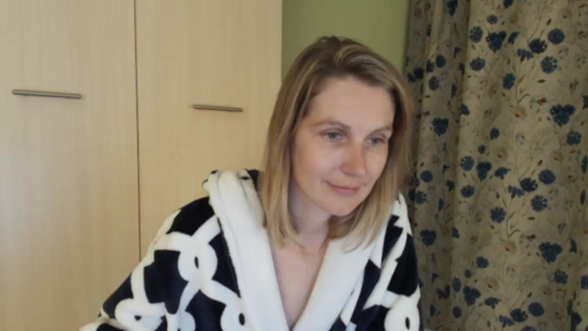 Gallery image thumbnail from HalynatheBest's myfreecams stream on, 05/26/2026, 20:10 image 18 of 20