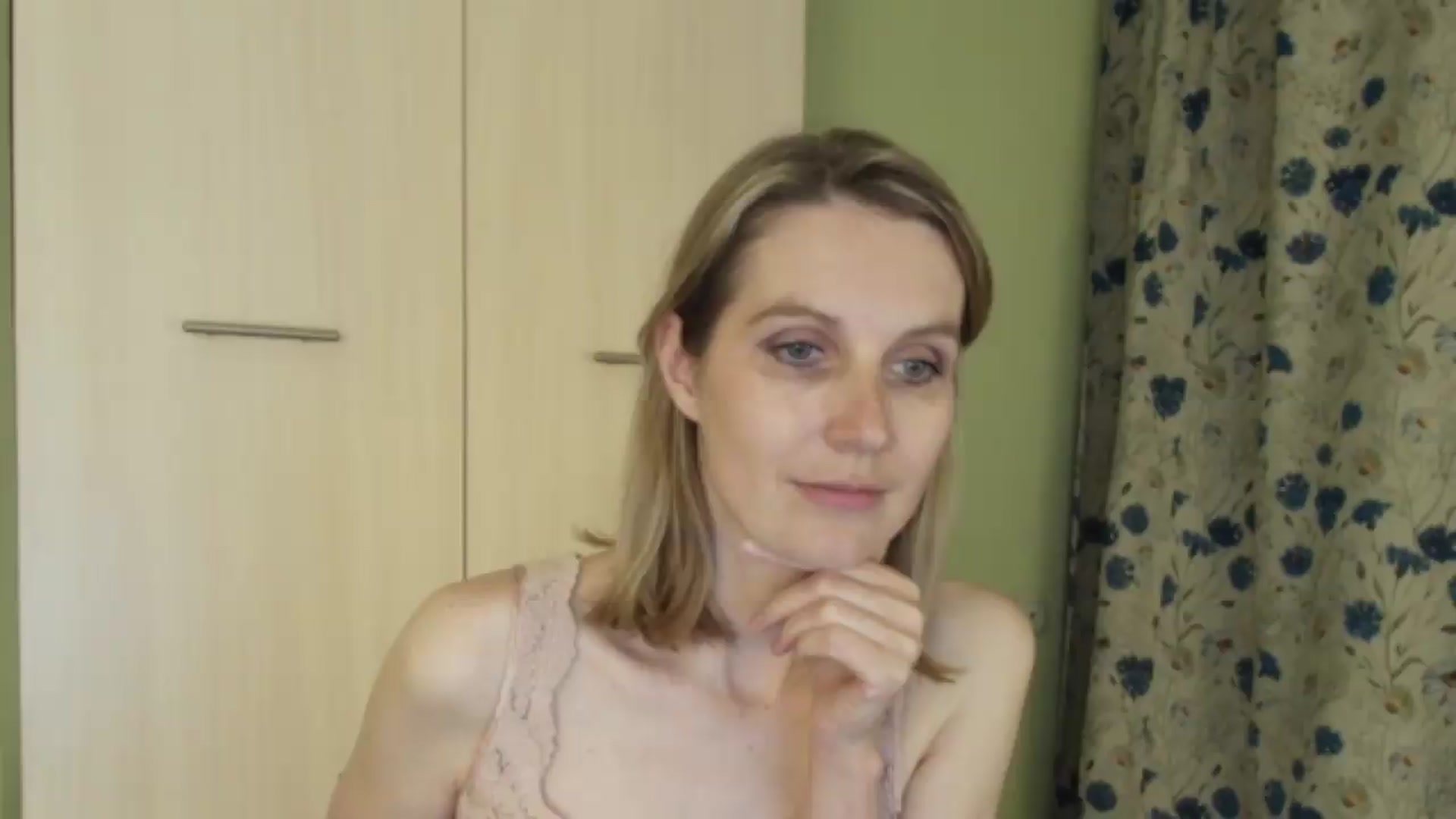 Gallery image thumbnail from HalynatheBest's myfreecams stream on, 05/30/2026, 23:32 image 1 of 20