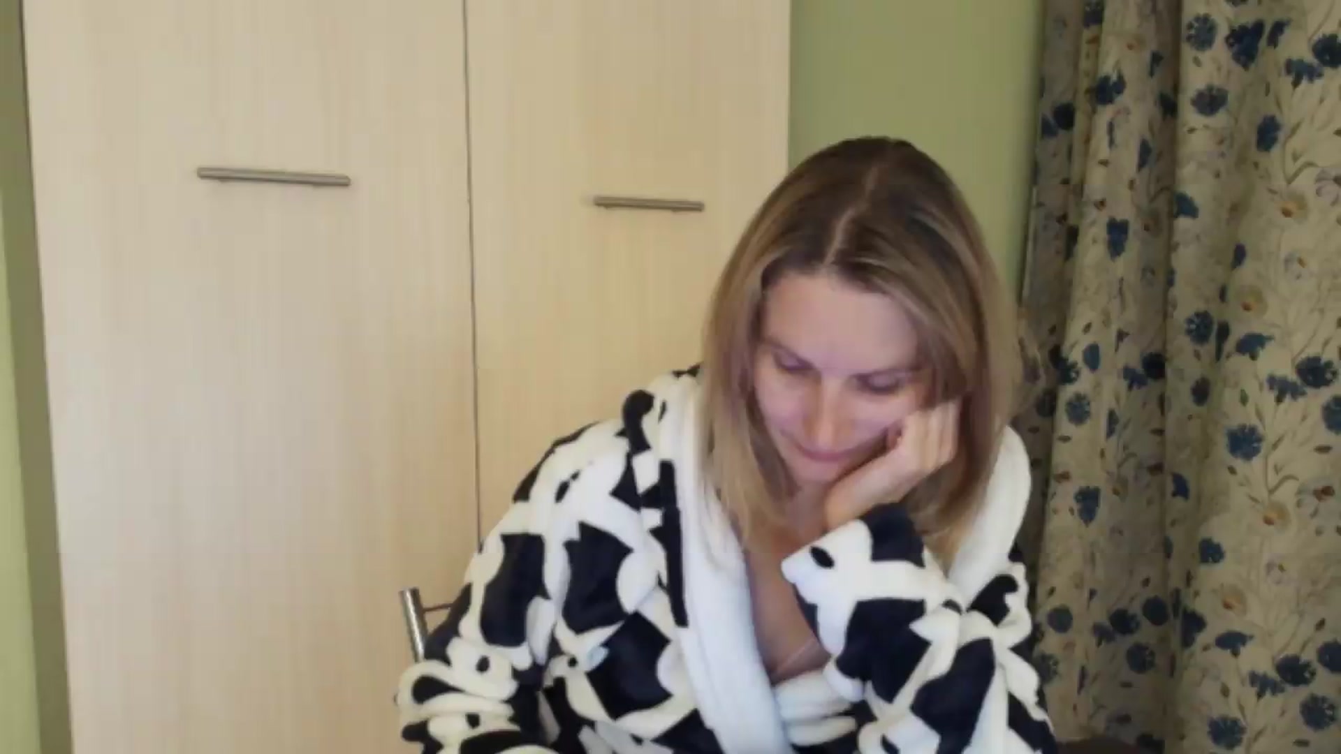 Gallery image thumbnail from HalynatheBest's myfreecams stream on, 06/20/2026, 20:41 image 12 of 20