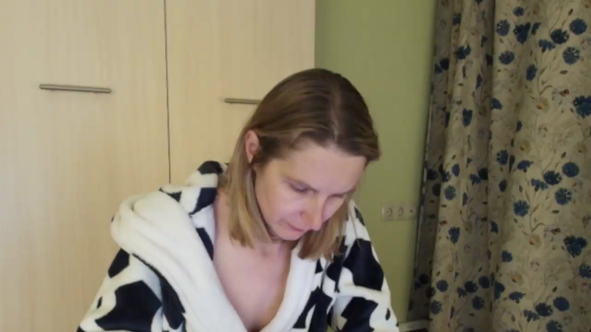 Gallery image thumbnail from HalynatheBest's myfreecams stream on, 06/20/2026, 21:06 image 2 of 20