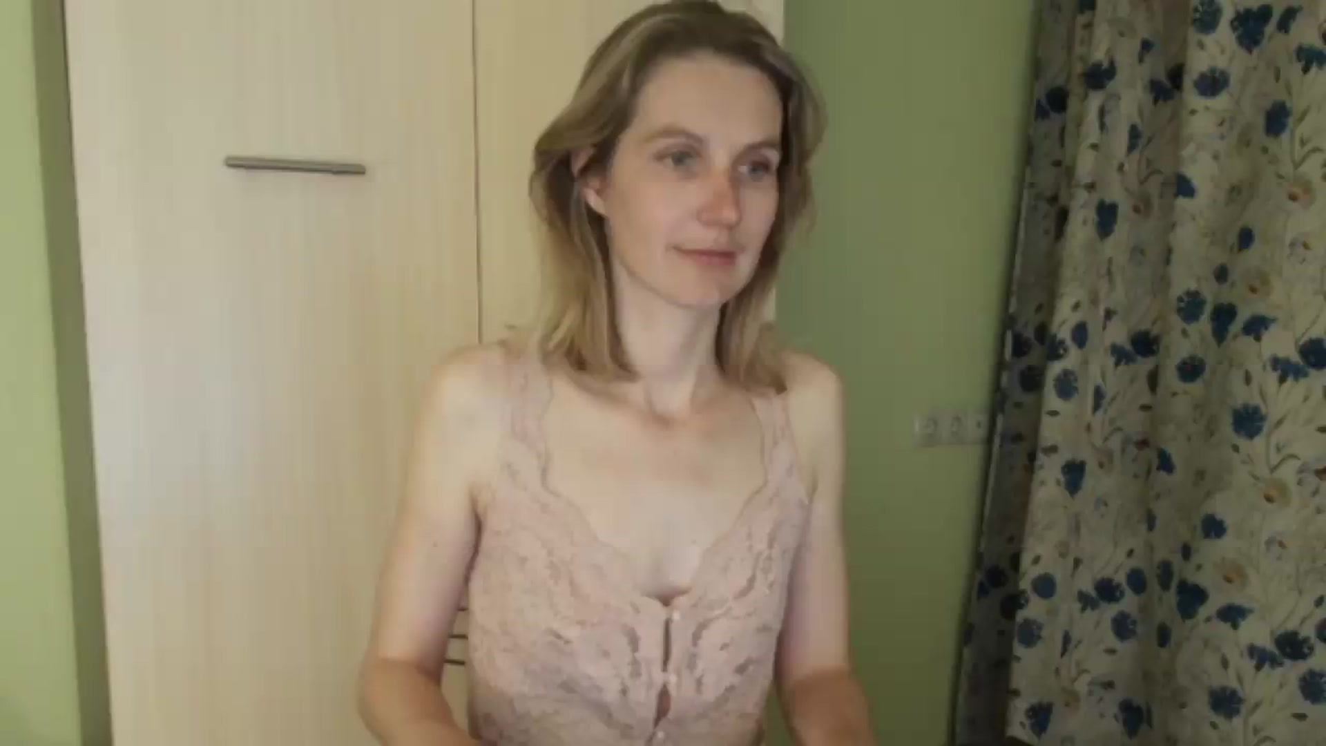 Gallery image thumbnail from HalynatheBest's myfreecams stream on, 06/27/2026, 21:07 image 2 of 20