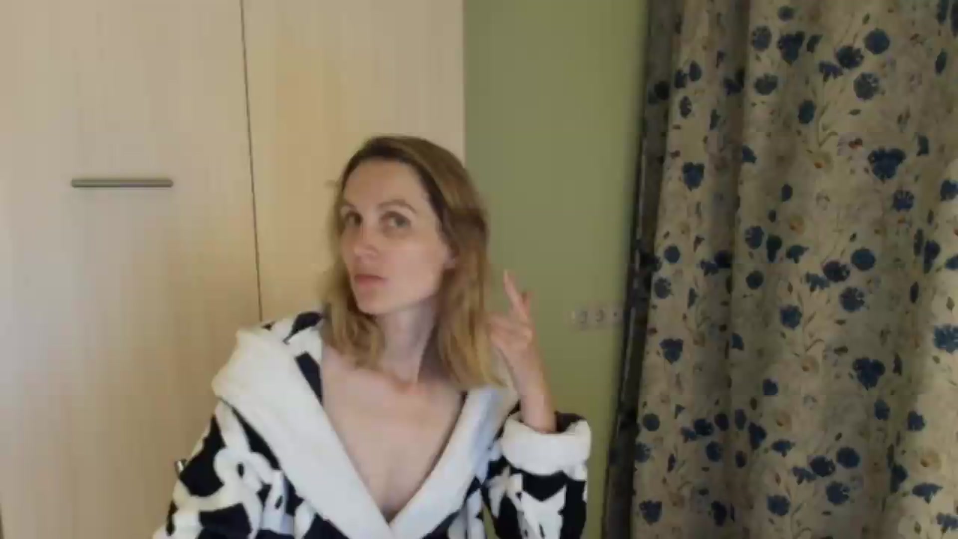 Gallery image thumbnail from HalynatheBest's myfreecams stream on, 07/21/2026, 20:45 image 5 of 20