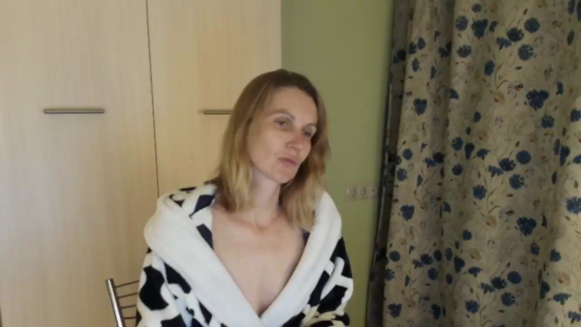 Gallery image thumbnail from HalynatheBest's myfreecams stream on, 07/21/2026, 20:45 image 3 of 20