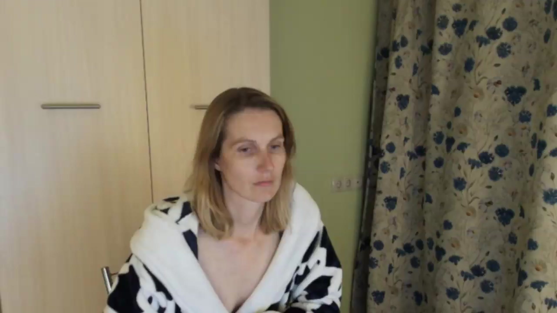 Gallery image thumbnail from HalynatheBest's myfreecams stream on, 07/21/2026, 20:45 image 6 of 20