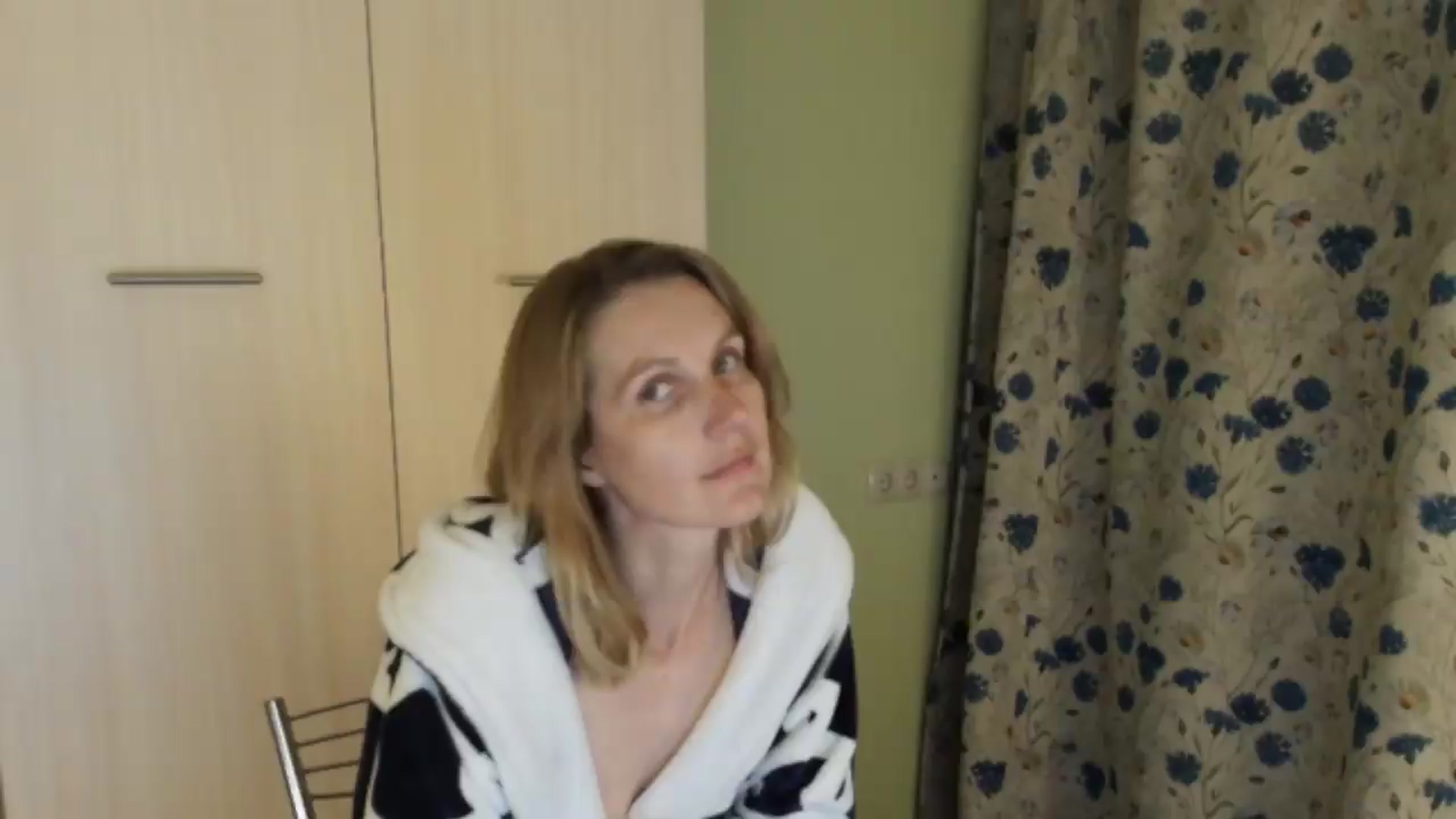 Gallery image thumbnail from HalynatheBest's myfreecams stream on, 07/21/2026, 20:45 image 7 of 20
