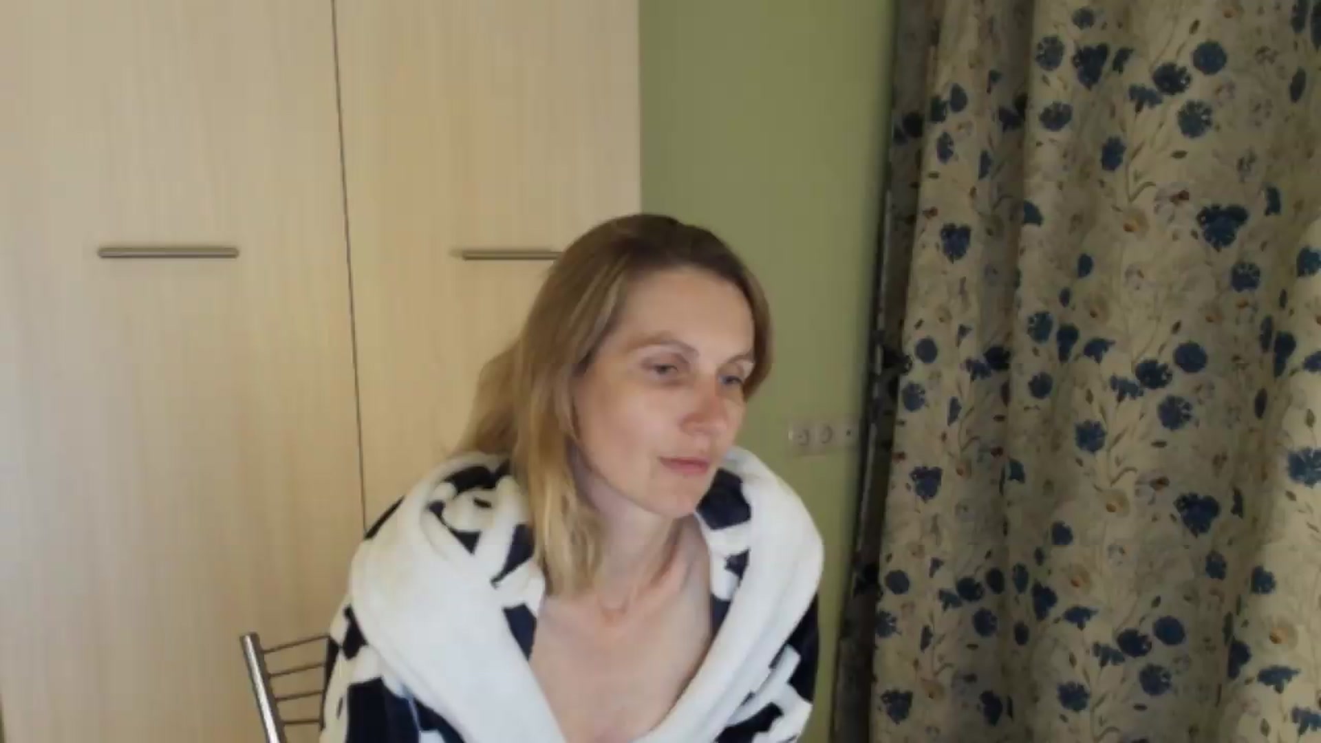 Gallery image thumbnail from HalynatheBest's myfreecams stream on, 07/21/2026, 20:45 image 4 of 20