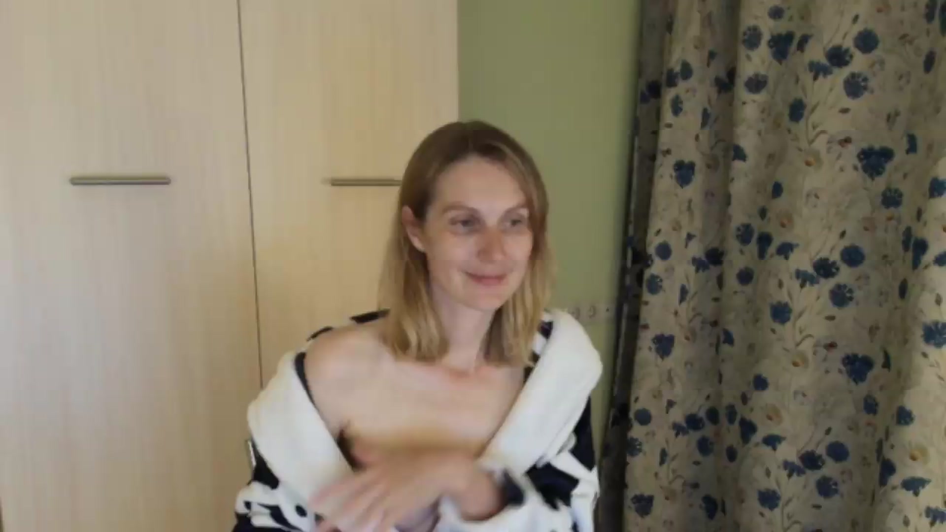 Gallery image thumbnail from HalynatheBest's myfreecams stream on, 07/21/2026, 20:45 image 15 of 20