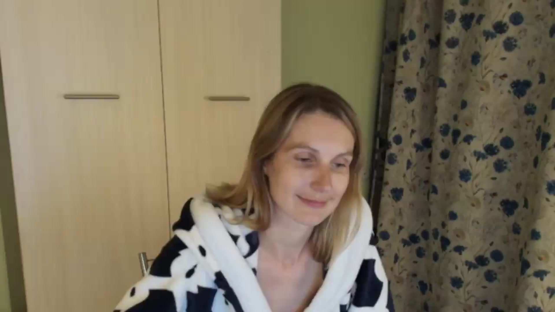Gallery image thumbnail from HalynatheBest's myfreecams stream on, 07/21/2026, 21:54 image 15 of 20