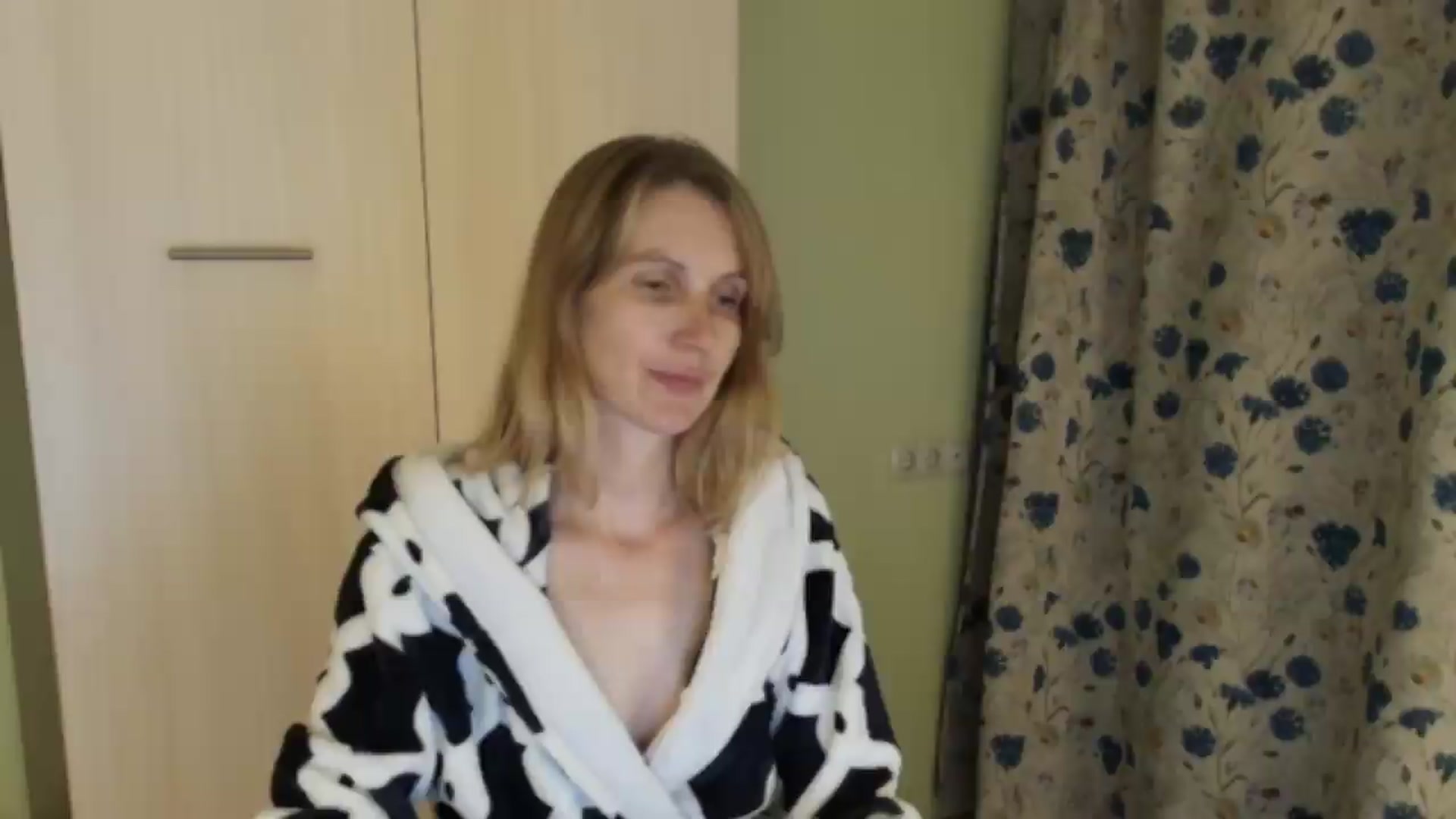 Gallery image thumbnail from HalynatheBest's myfreecams stream on, 07/21/2026, 21:54 image 1 of 20
