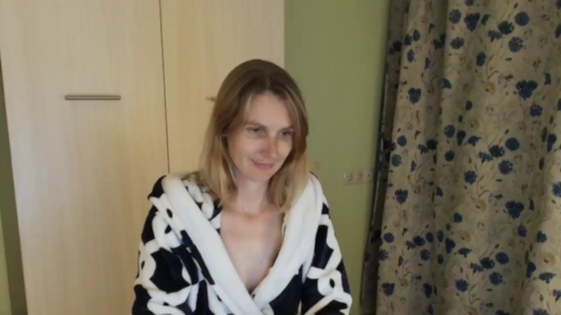 Gallery image thumbnail from HalynatheBest's myfreecams stream on, 07/21/2026, 21:54 image 2 of 20