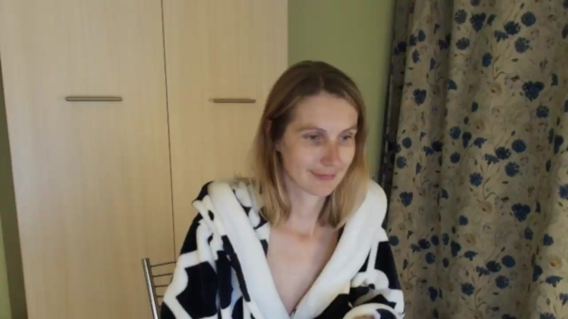 Gallery image thumbnail from HalynatheBest's myfreecams stream on, 07/21/2026, 21:54 image 12 of 20