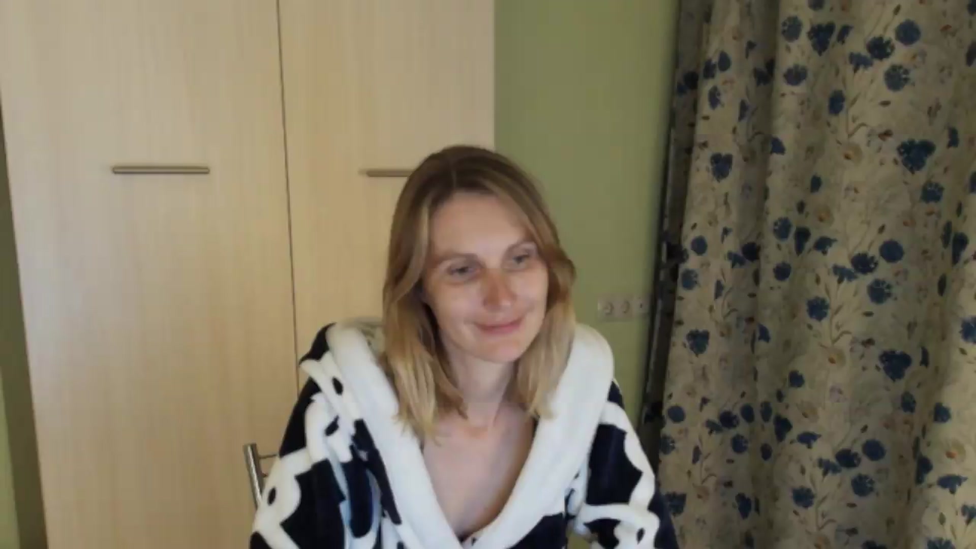 Gallery image thumbnail from HalynatheBest's myfreecams stream on, 07/21/2026, 21:54 image 19 of 20