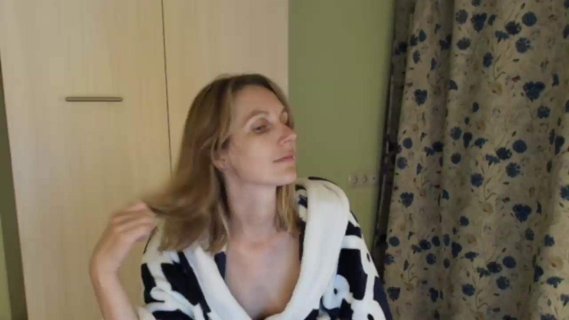 Gallery image thumbnail from HalynatheBest's myfreecams stream on, 07/21/2026, 21:54 image 6 of 20