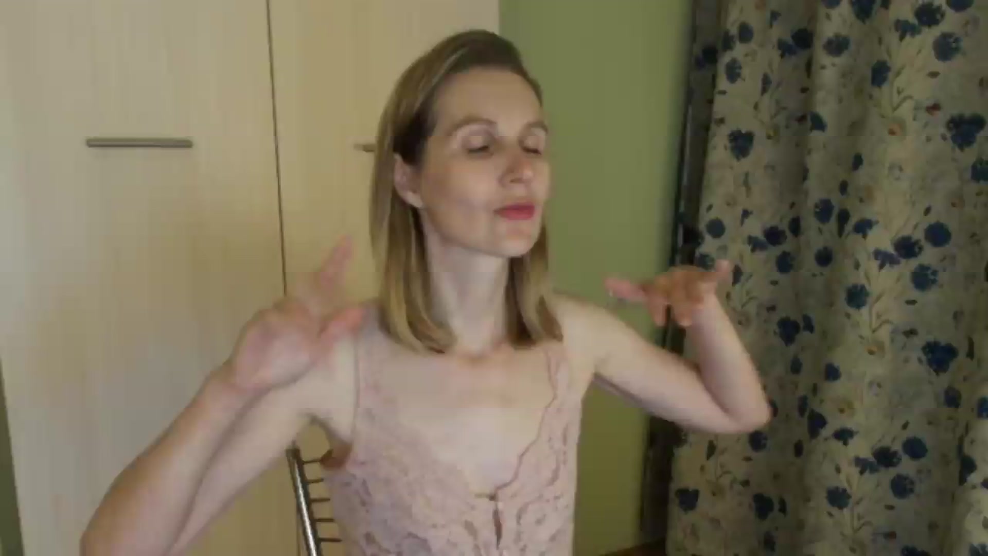 Gallery image thumbnail from HalynatheBest's myfreecams stream on, 07/27/2026, 20:37 image 3 of 20