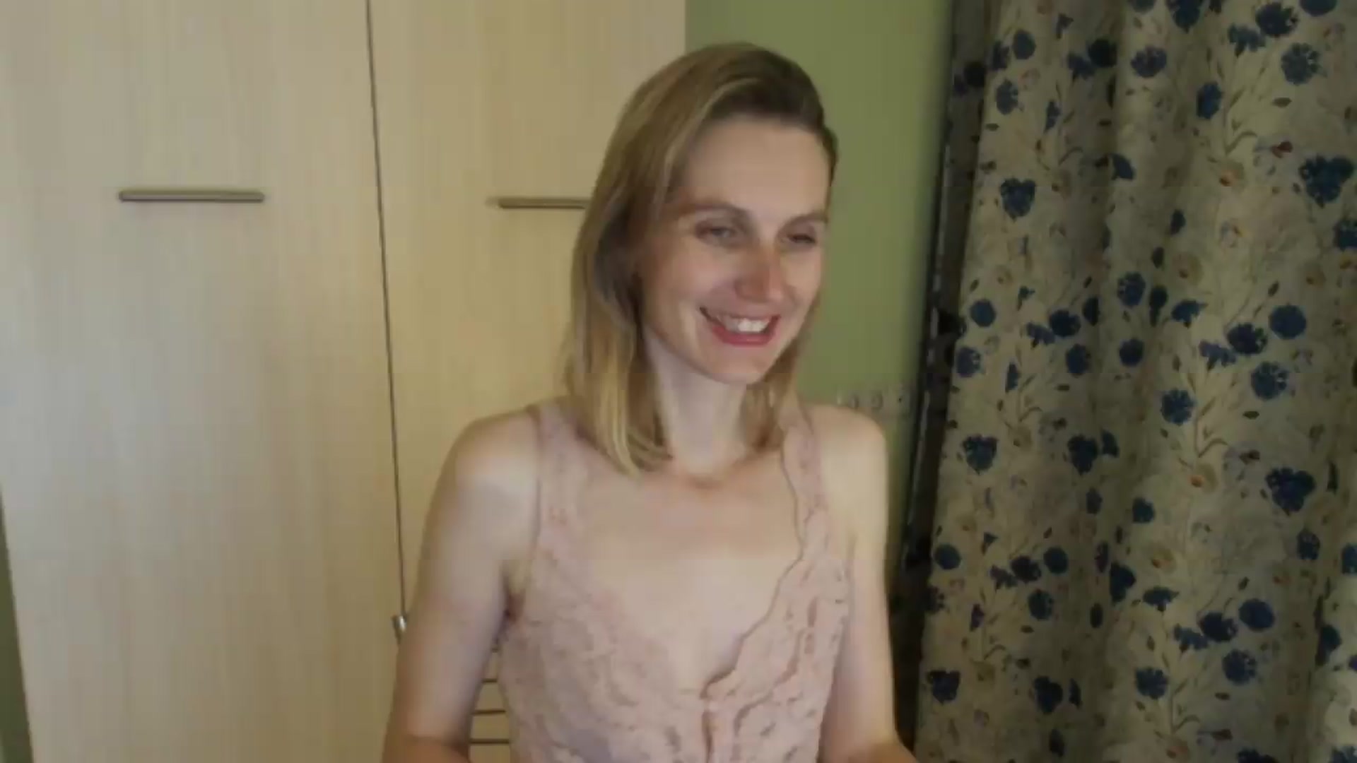 Gallery image thumbnail from HalynatheBest's myfreecams stream on, 07/27/2026, 20:37 image 1 of 20
