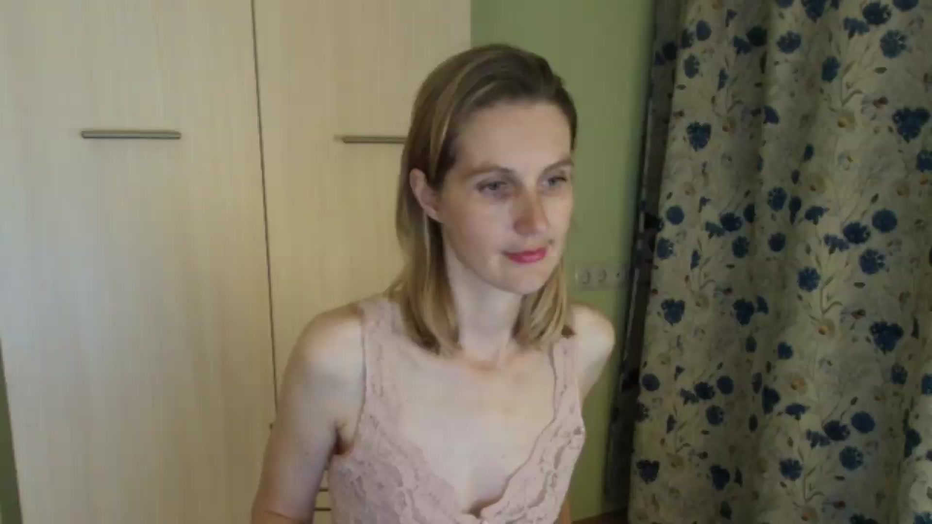 Gallery image thumbnail from HalynatheBest's myfreecams stream on, 07/27/2026, 20:37 image 6 of 20