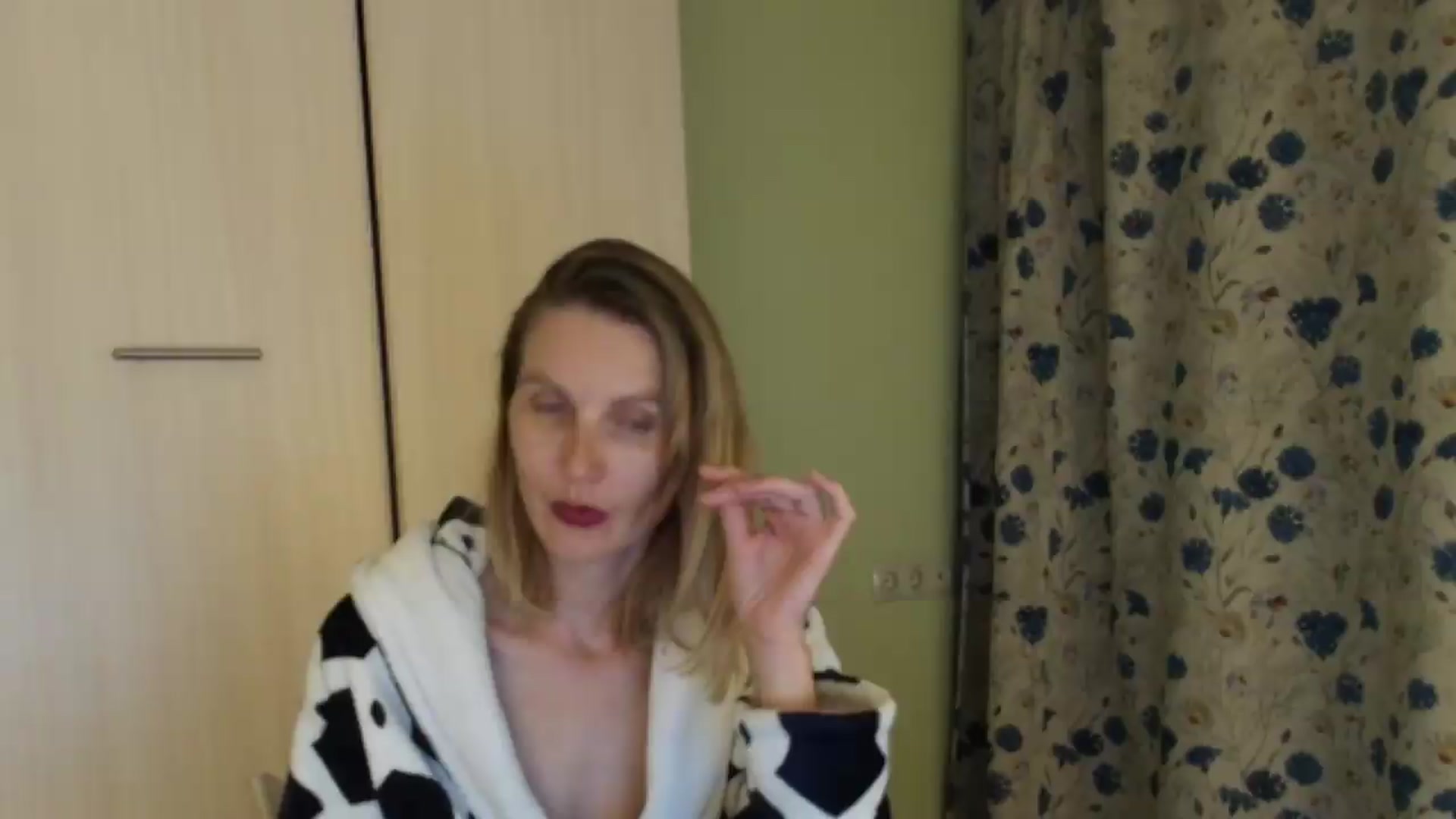 Gallery image thumbnail from HalynatheBest's myfreecams stream on, 08/09/2026, 21:13 image 13 of 20