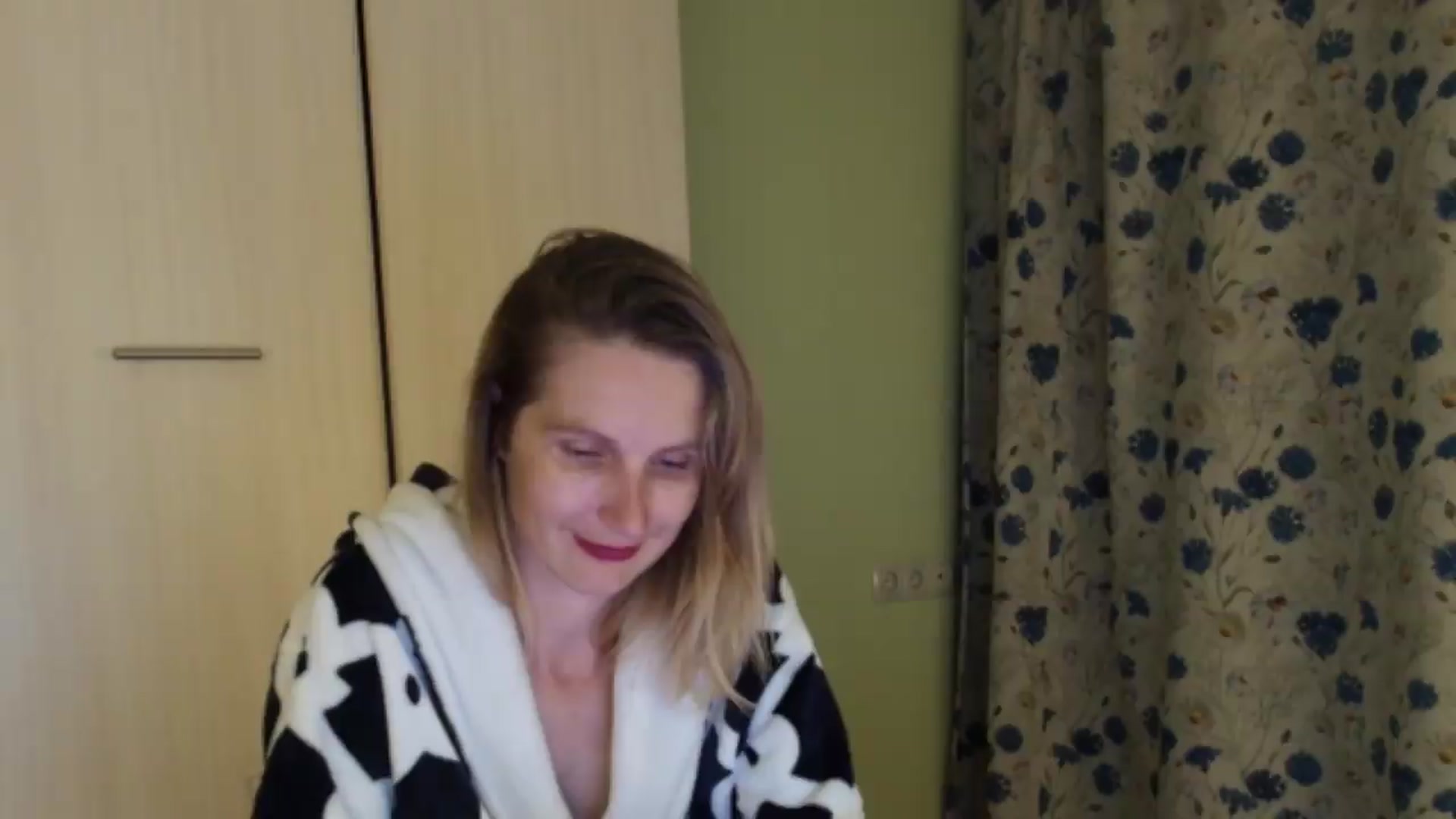 Gallery image thumbnail from HalynatheBest's myfreecams stream on, 08/09/2026, 21:13 image 3 of 20