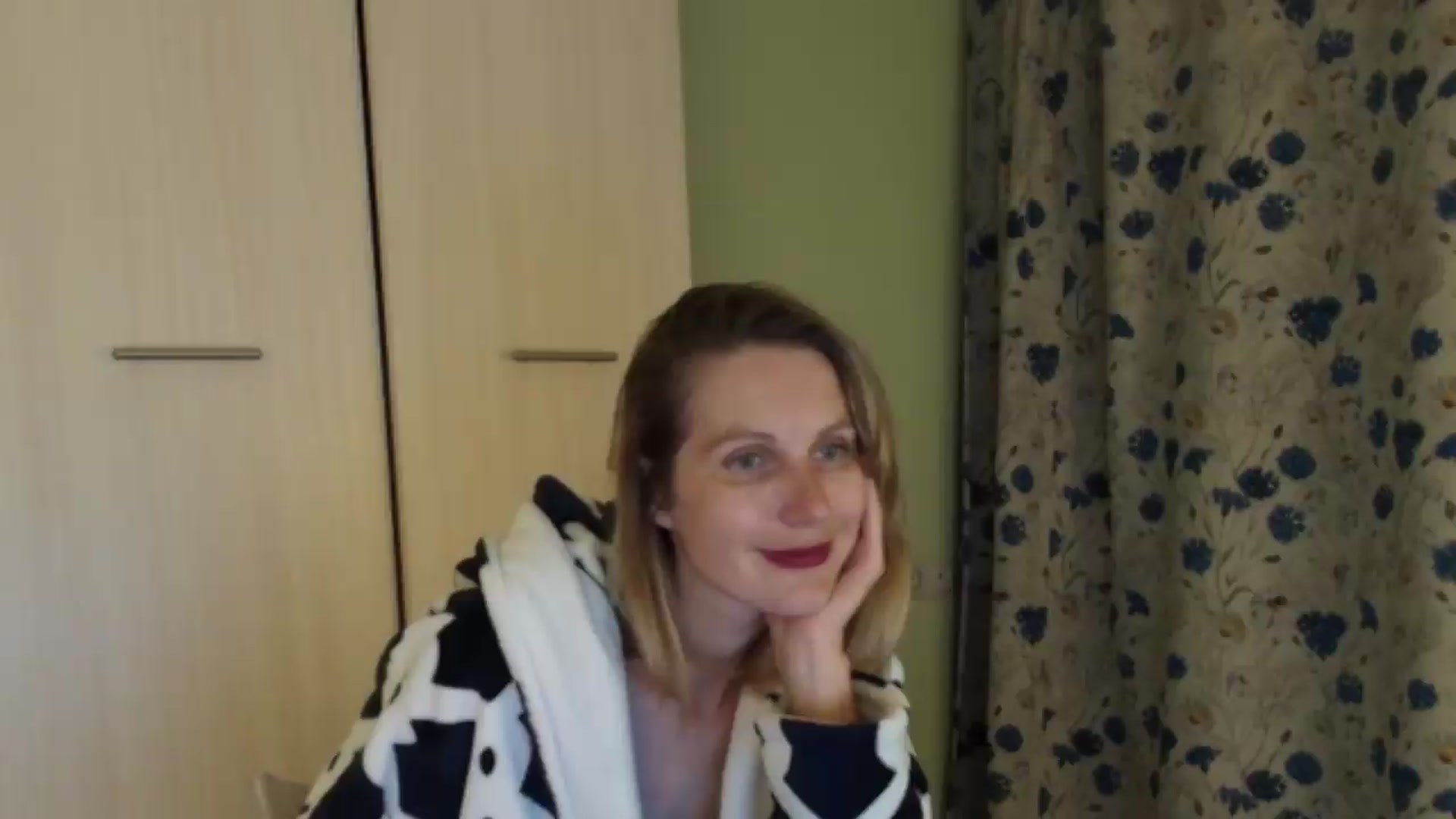 Gallery image thumbnail from HalynatheBest's myfreecams stream on, 08/09/2026, 21:13 image 6 of 20