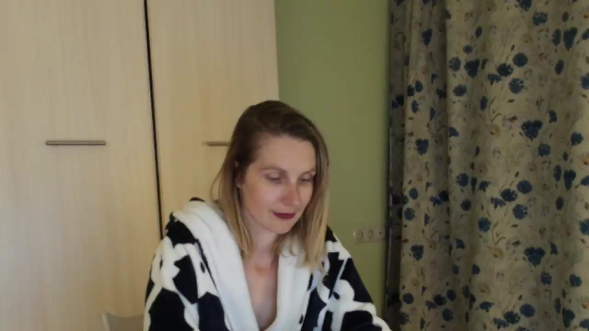 Gallery image thumbnail from HalynatheBest's myfreecams stream on, 08/09/2026, 21:13 image 14 of 20