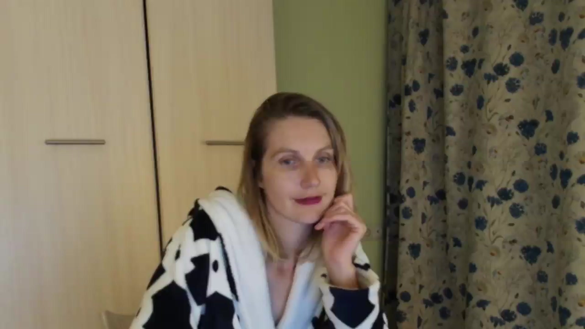 Gallery image thumbnail from HalynatheBest's myfreecams stream on, 08/09/2026, 21:13 image 18 of 20