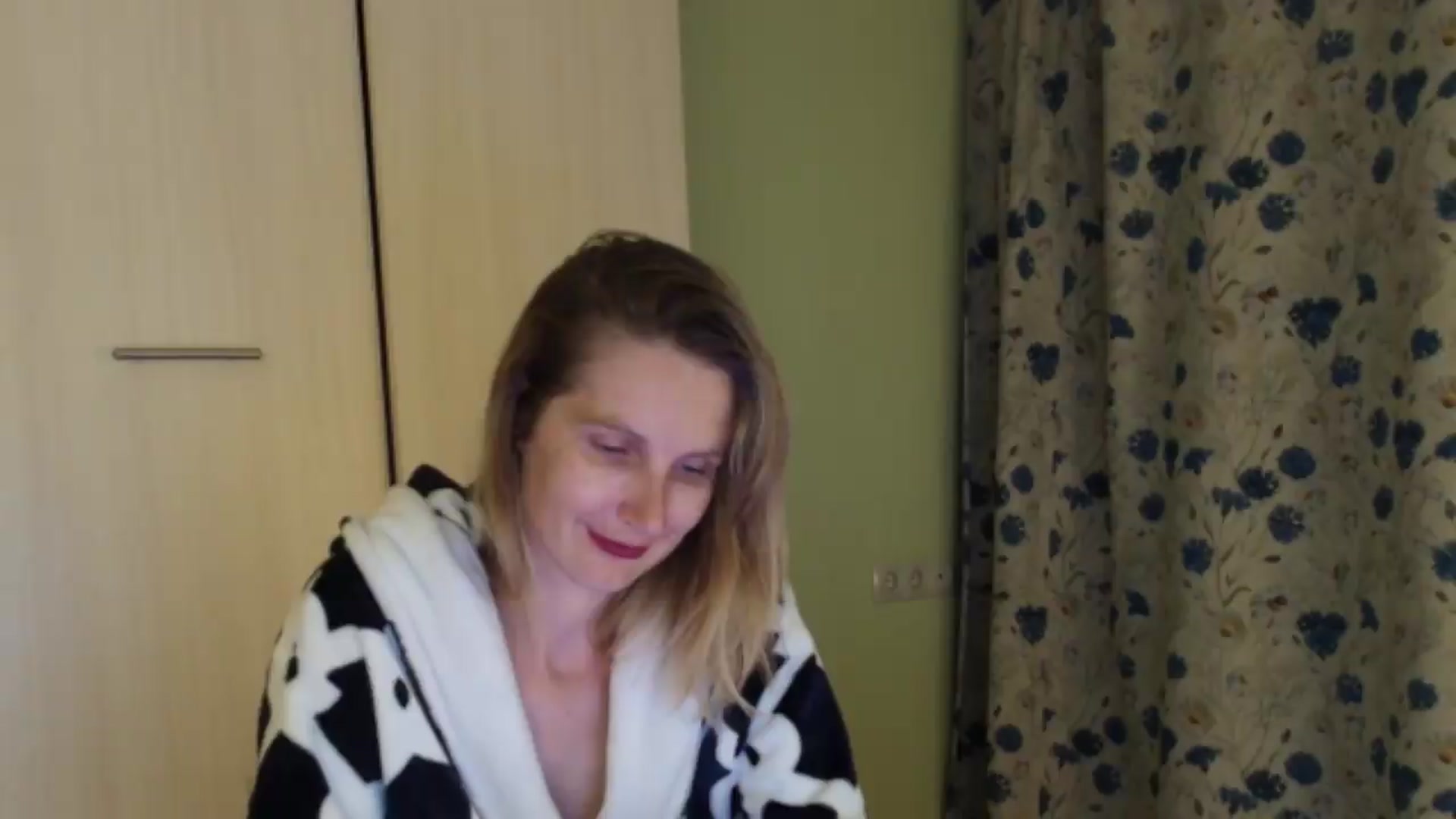 Gallery image thumbnail from HalynatheBest's myfreecams stream on, 08/09/2026, 21:13 image 4 of 20