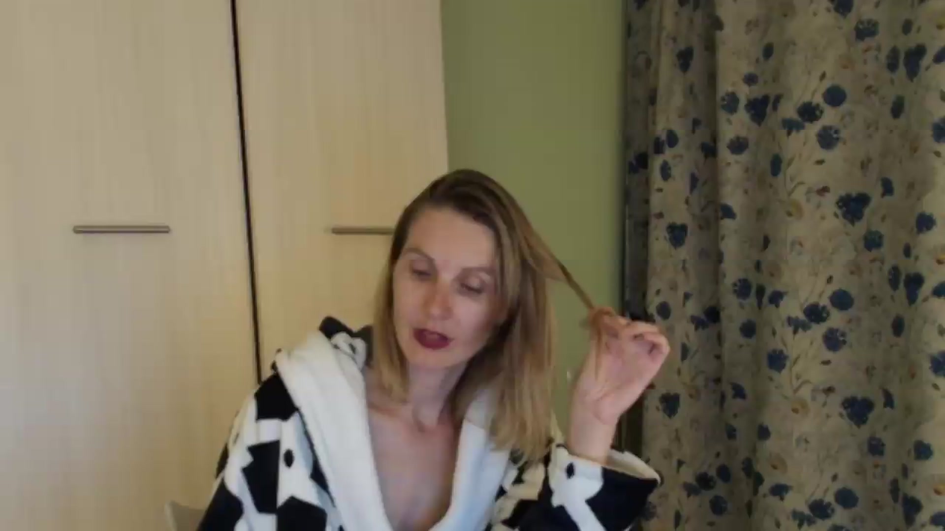 Gallery image thumbnail from HalynatheBest's myfreecams stream on, 08/09/2026, 21:13 image 10 of 20