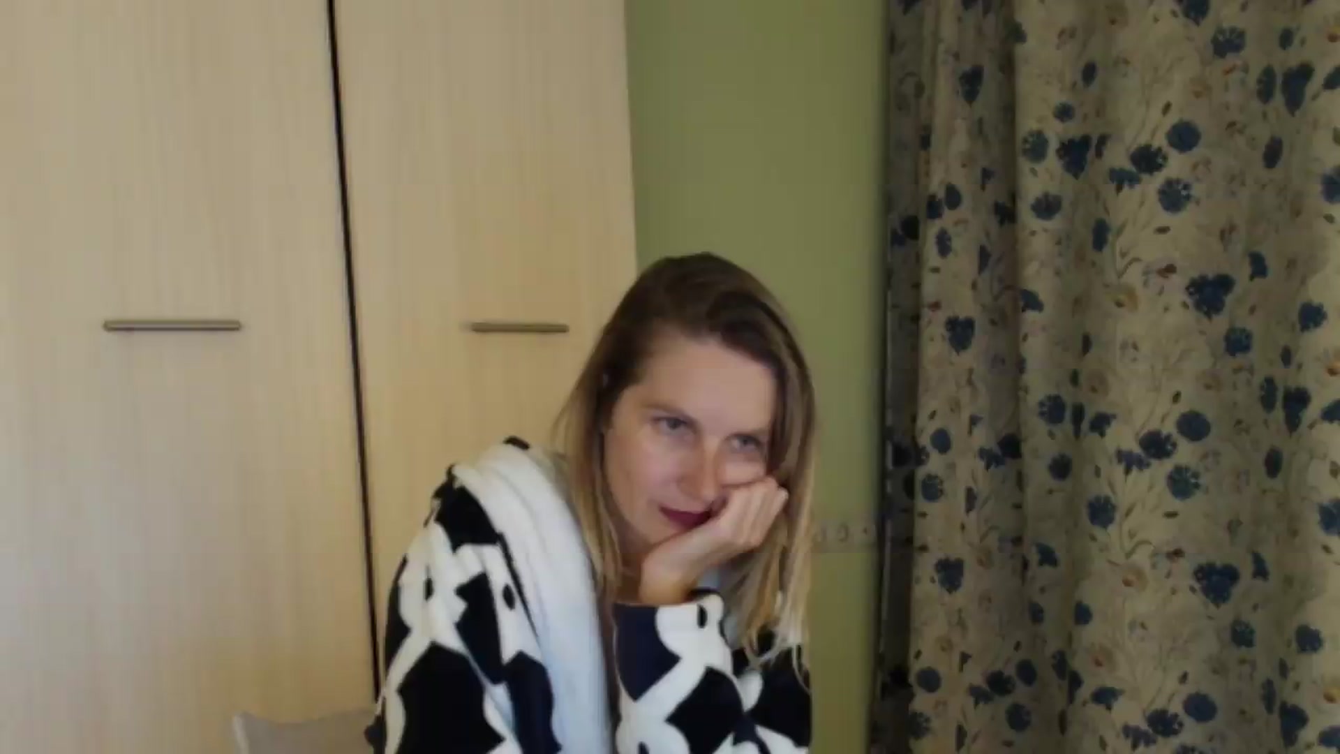 Gallery image thumbnail from HalynatheBest's myfreecams stream on, 08/09/2026, 21:13 image 15 of 20