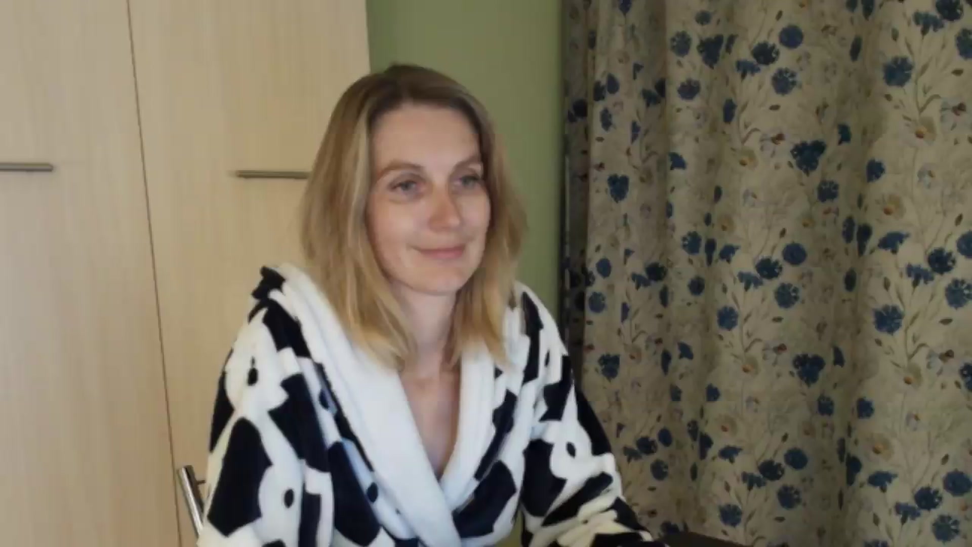 Gallery image thumbnail from HalynatheBest's myfreecams stream on, 08/13/2026, 20:07 image 10 of 20