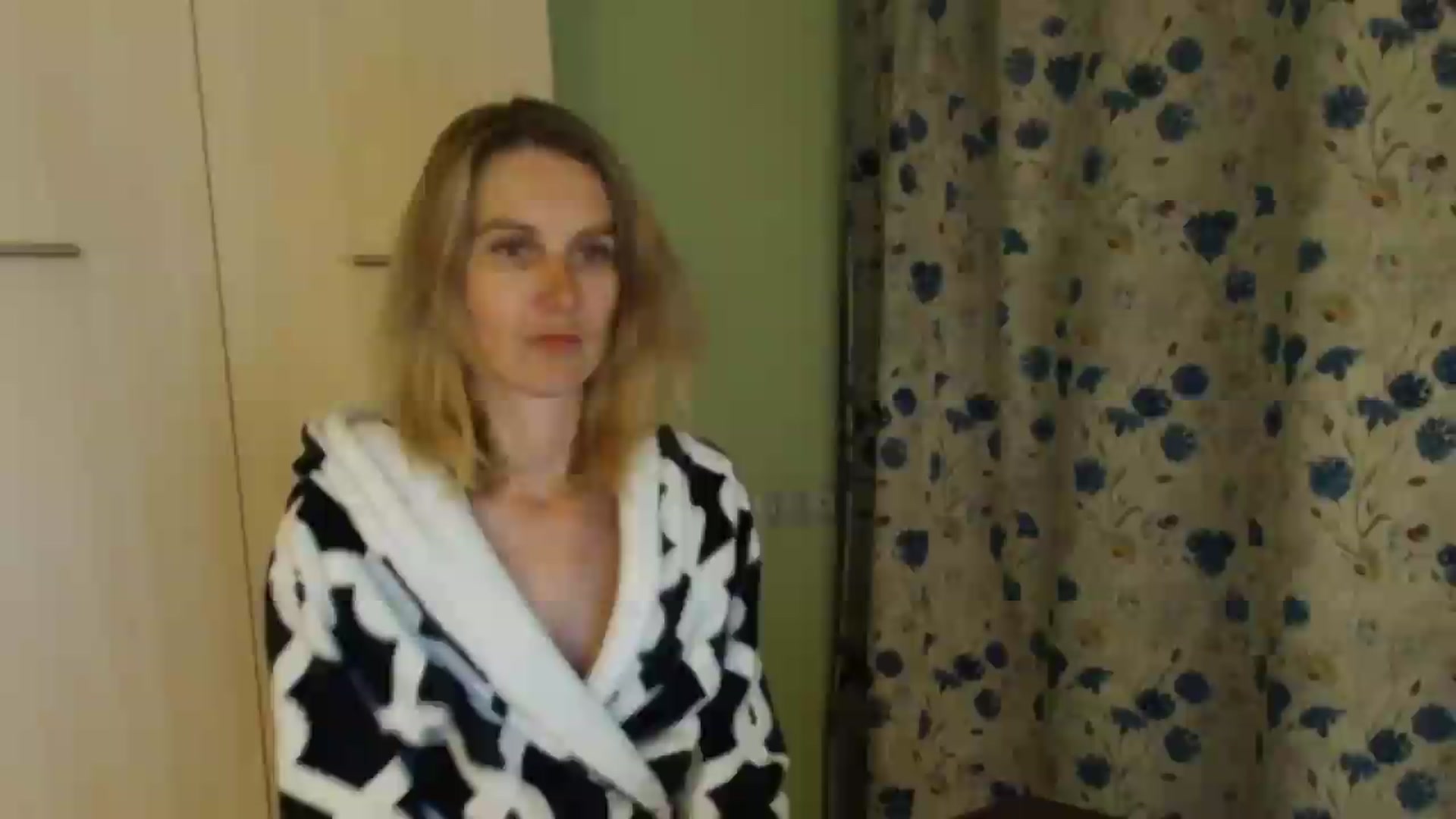 Gallery image thumbnail from HalynatheBest's myfreecams stream on, 08/13/2026, 20:07 image 4 of 20