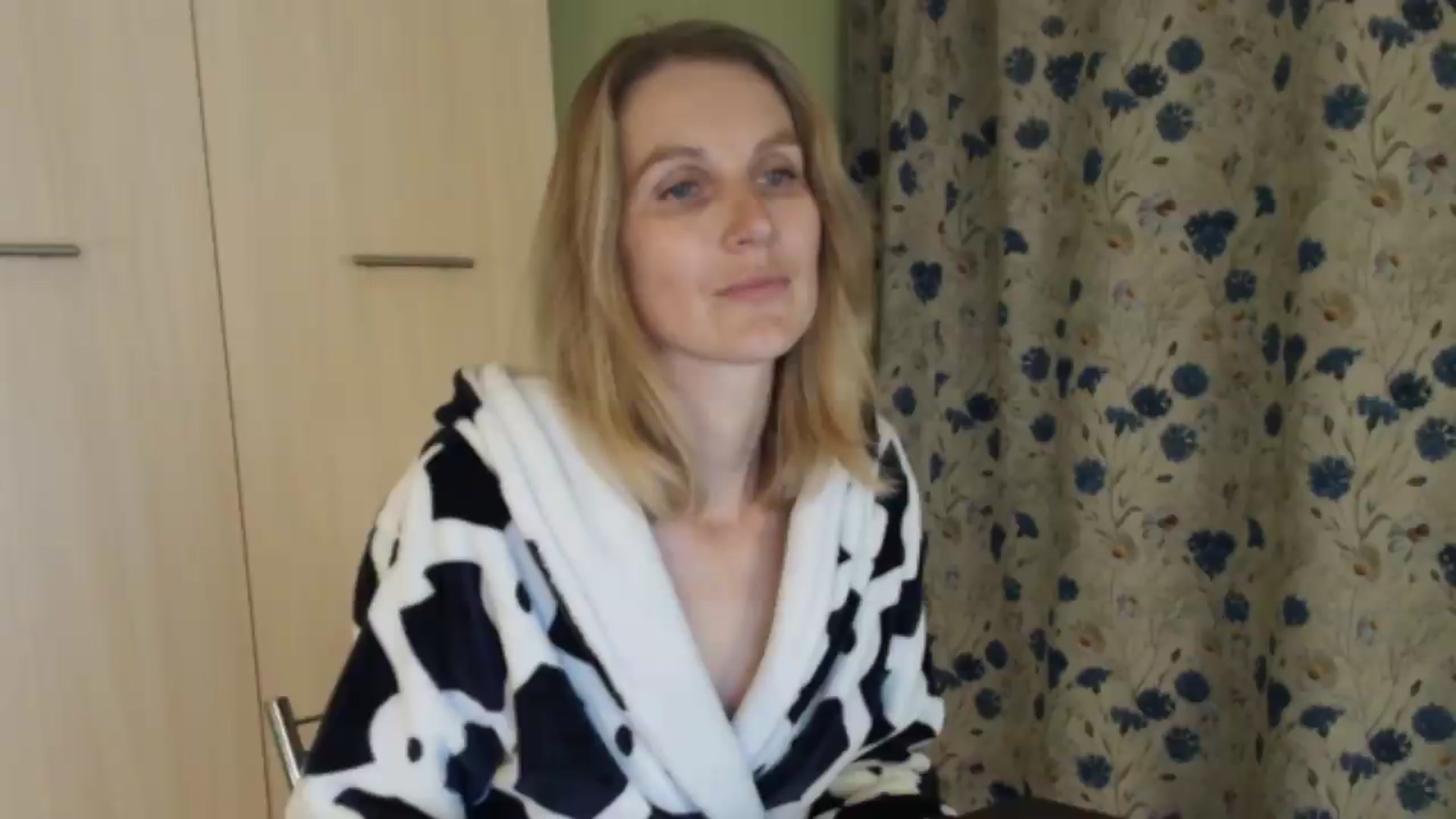 Gallery image thumbnail from HalynatheBest's myfreecams stream on, 08/13/2026, 20:07 image 15 of 20